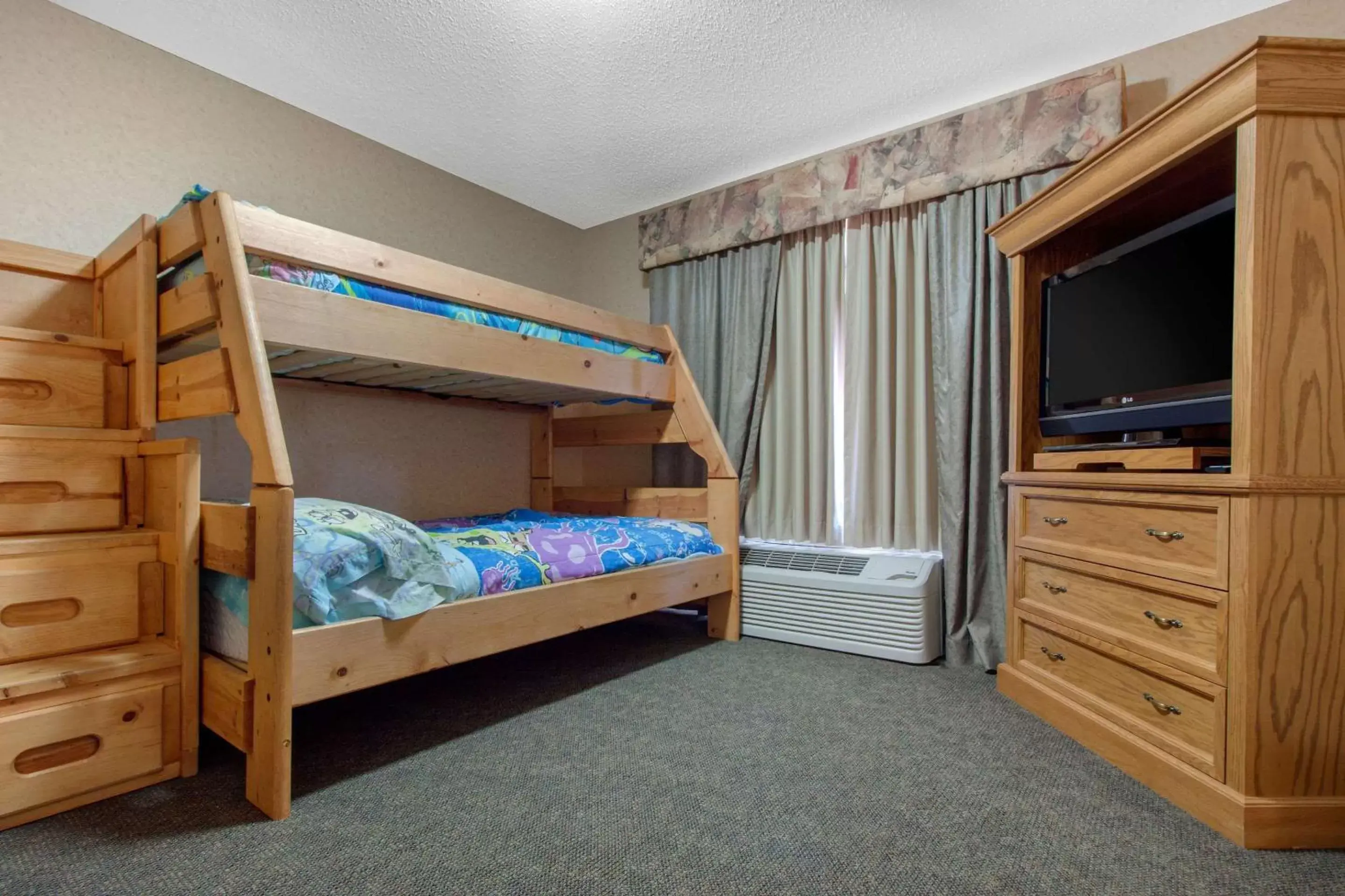 Photo of the whole room, Bunk Bed in Norfolk Lodge & Suites, Ascend Hotel Collection