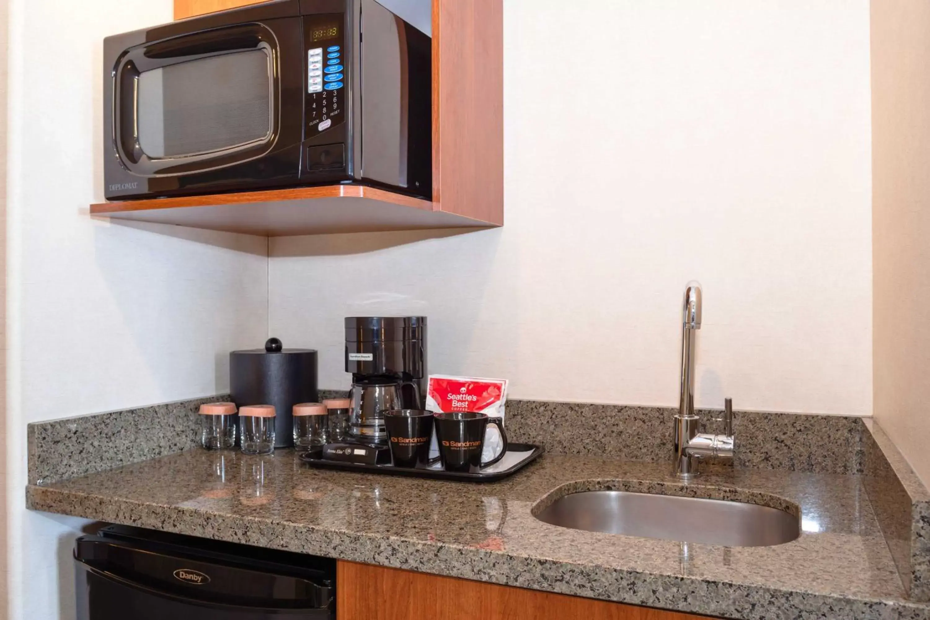 Photo of the whole room, Kitchen/Kitchenette in Sandman Hotel & Suites Winnipeg Airport