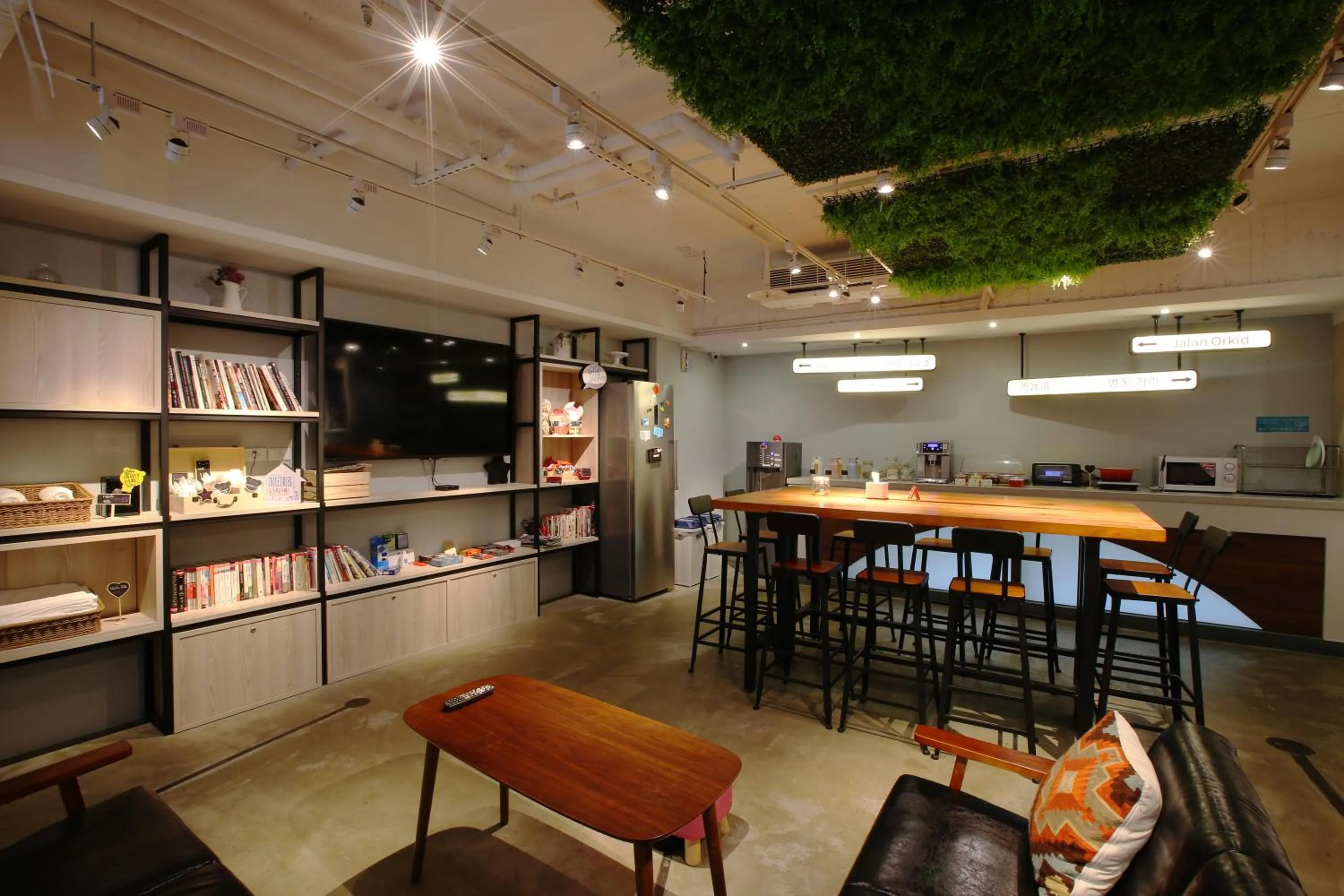 Lounge or bar in Loosha Hostel