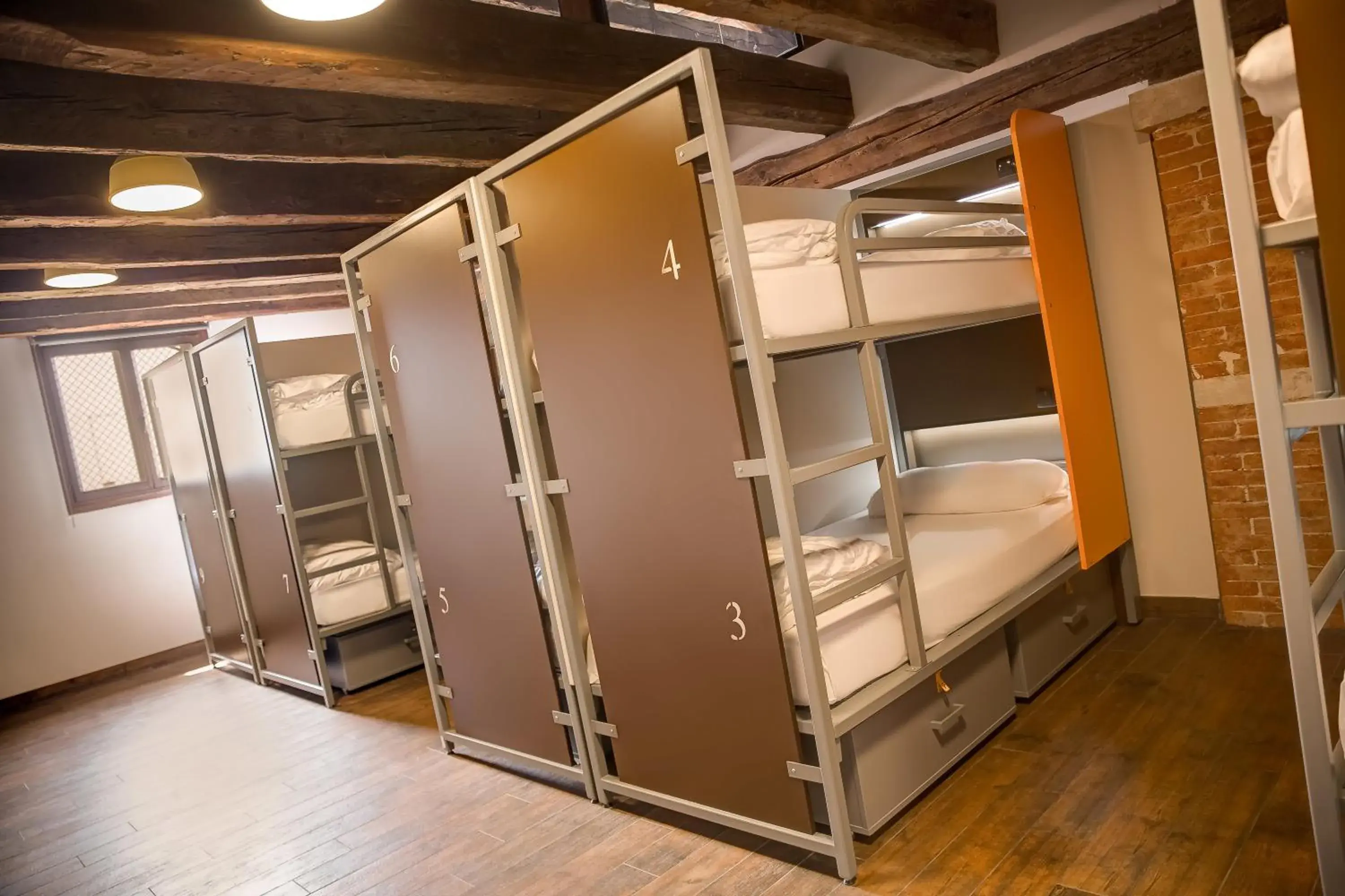 Single Bed in Mixed Dormitory Room in Generator Venice