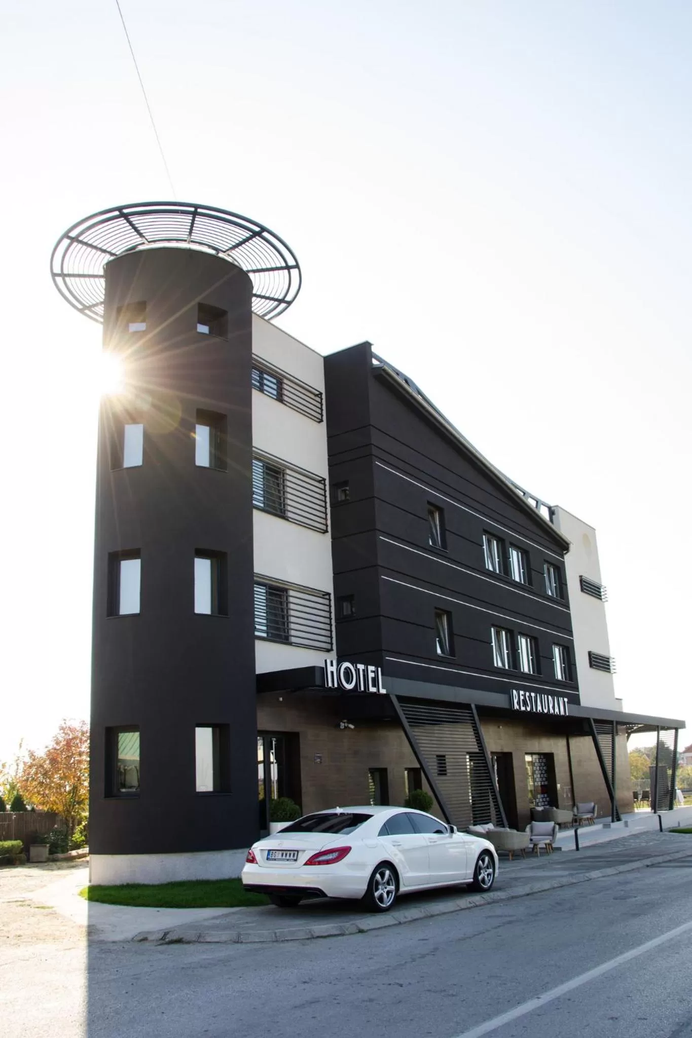 Property building in Hotel Ideo Lux