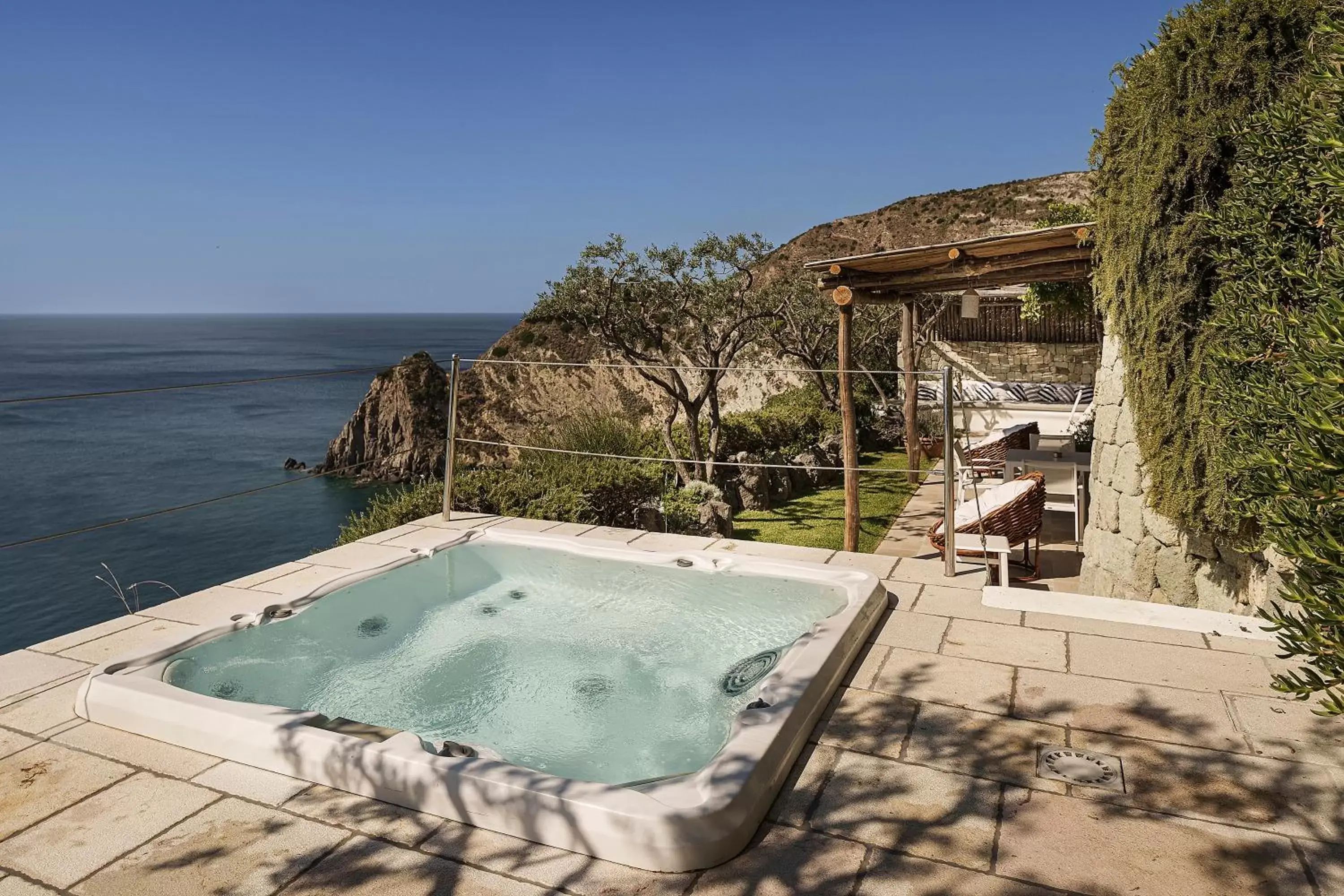 Hot Tub, Swimming Pool in Costa Del Capitano Seaview Suites & Villas