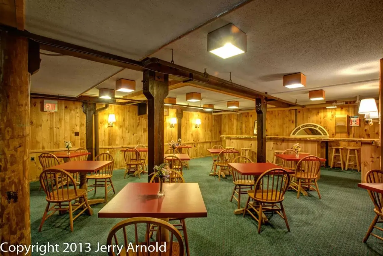 Restaurant/Places to Eat in Snowy Owl Inn