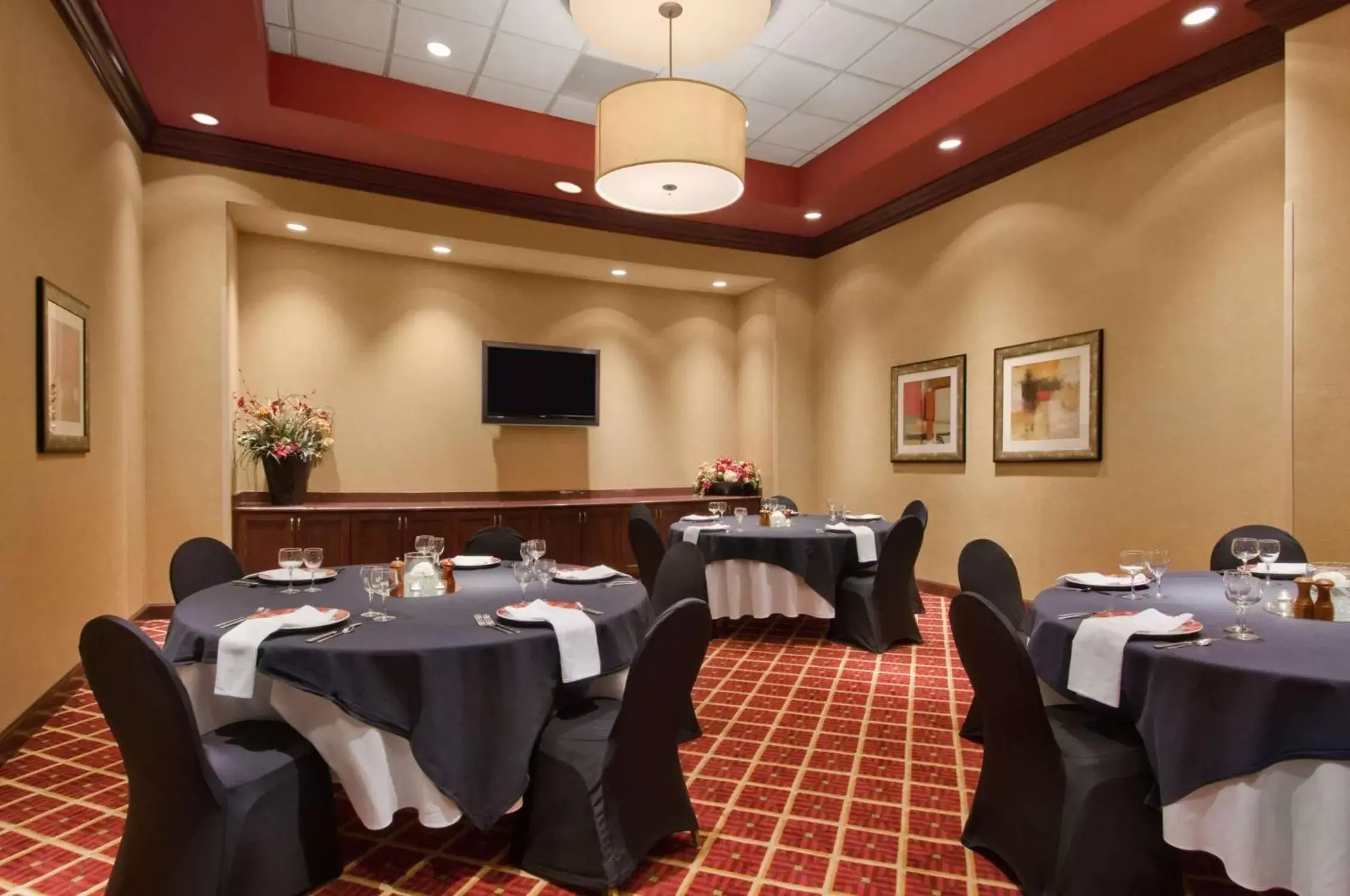 Restaurant/Places to Eat in Embassy Suites by Hilton Charlotte Concord Golf Resort & Spa