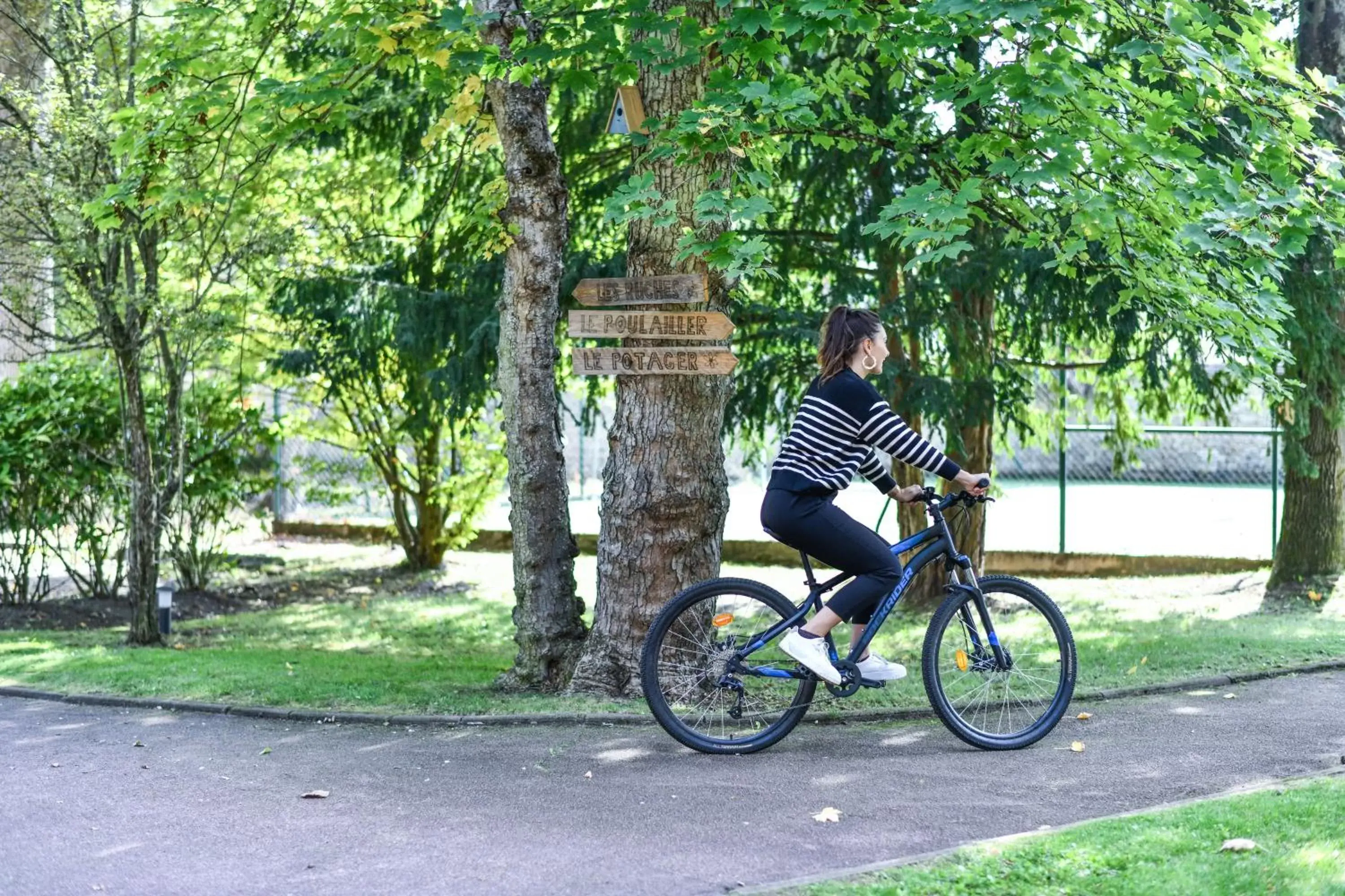 Cycling, Biking in Mercure Château de Fontainebleau