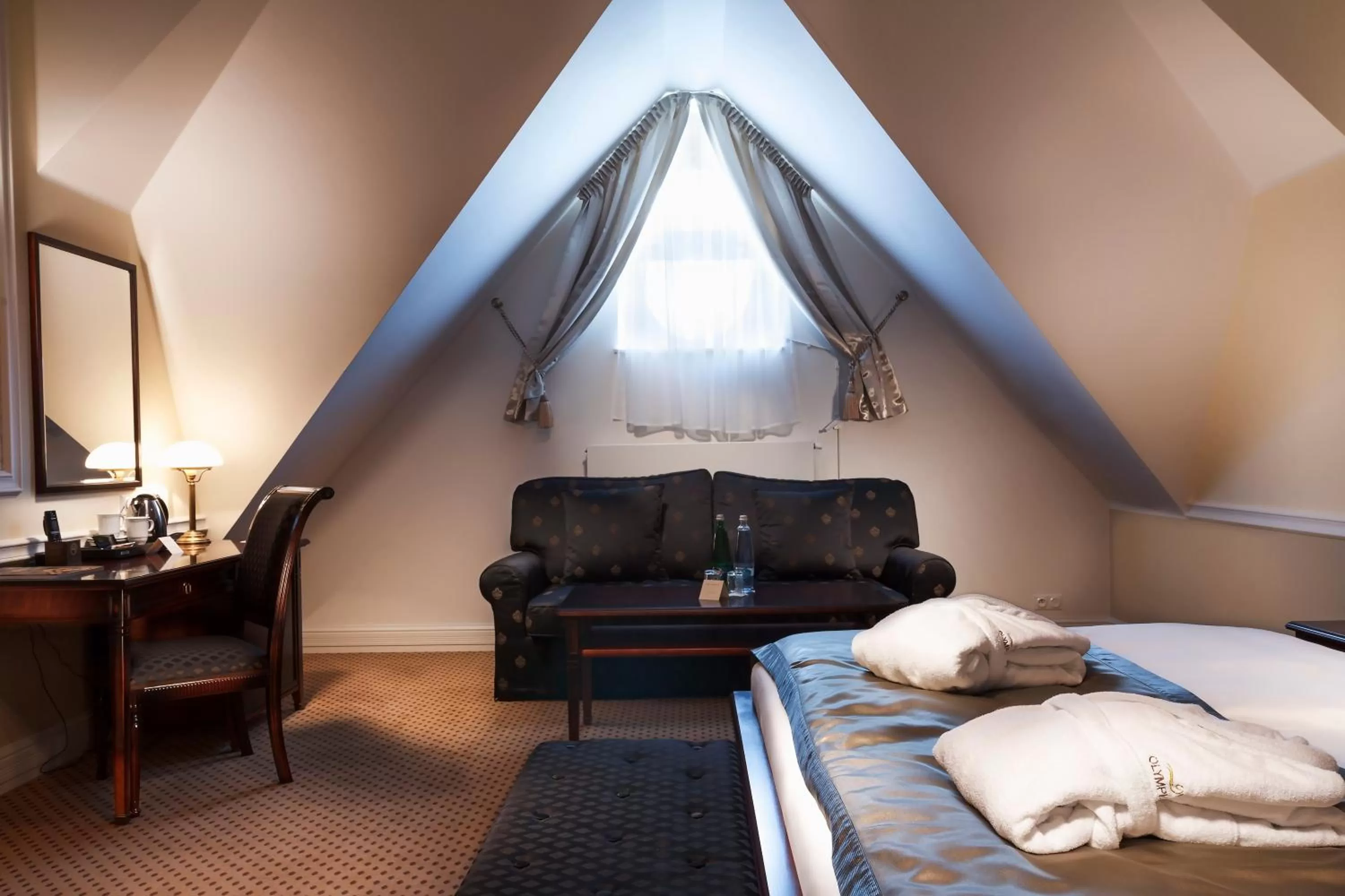 Property building, Bed in Luxury Spa Hotel Olympic Palace