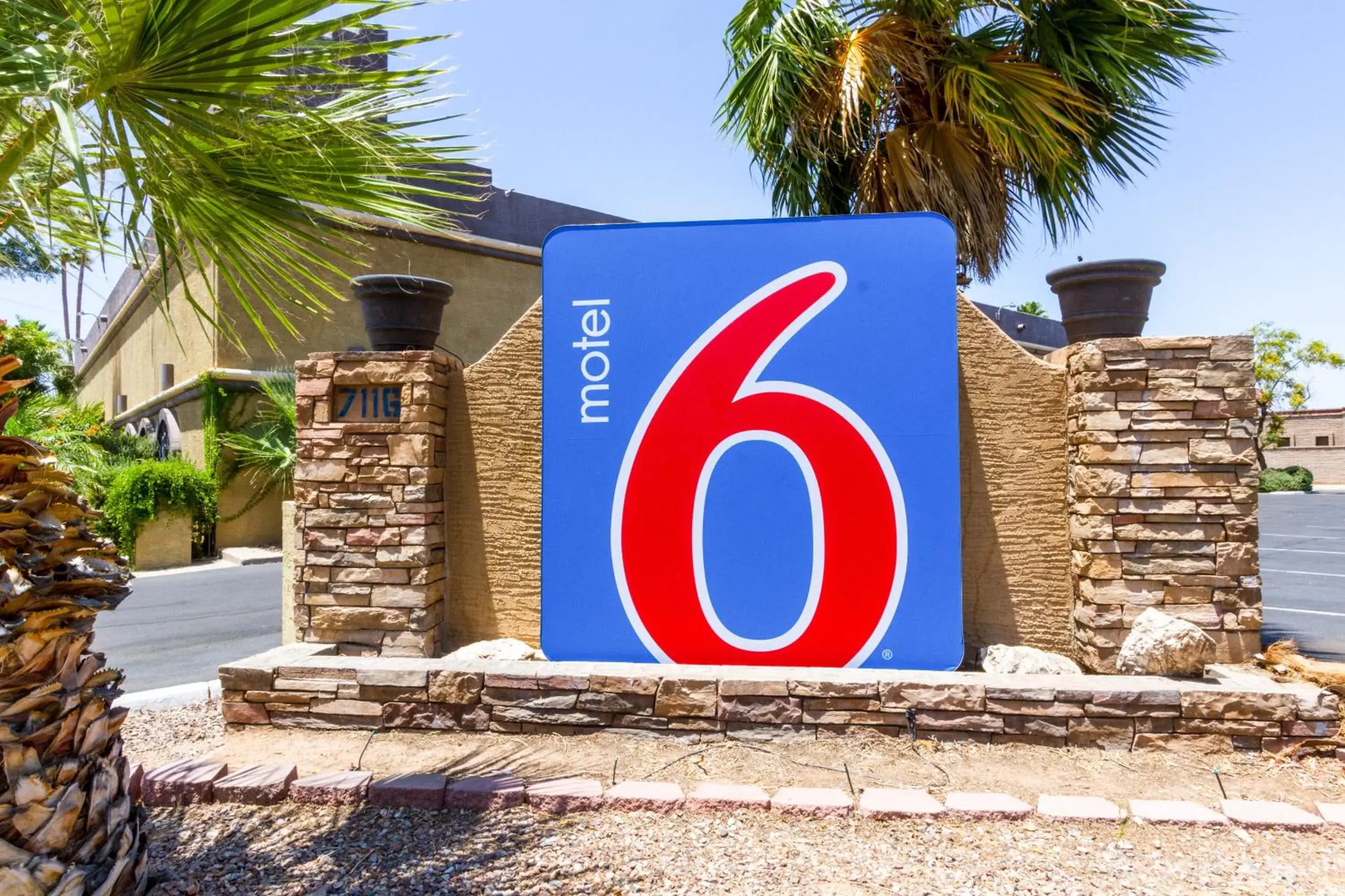 Facade/entrance, Logo/Certificate/Sign/Award in Motel 6 Glendale AZ