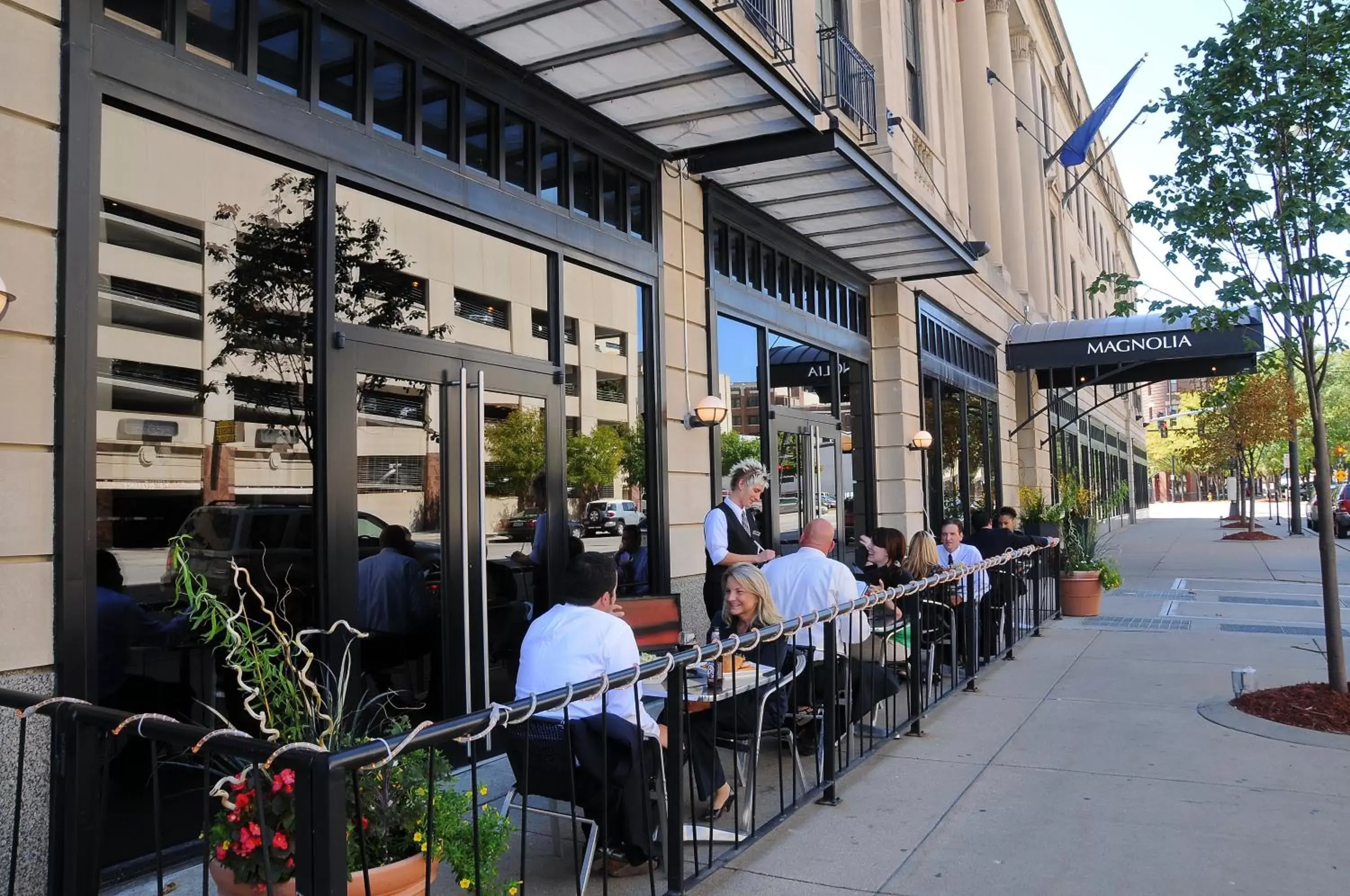 Restaurant/places to eat in Magnolia Hotel Omaha