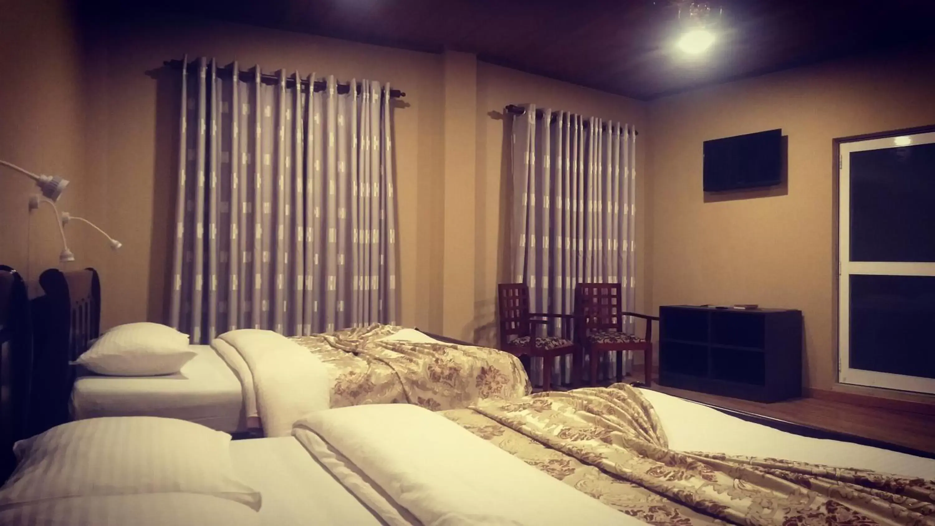 Photo of the whole room, Bed in Panorama Green View Hotel Nuwara Eliya