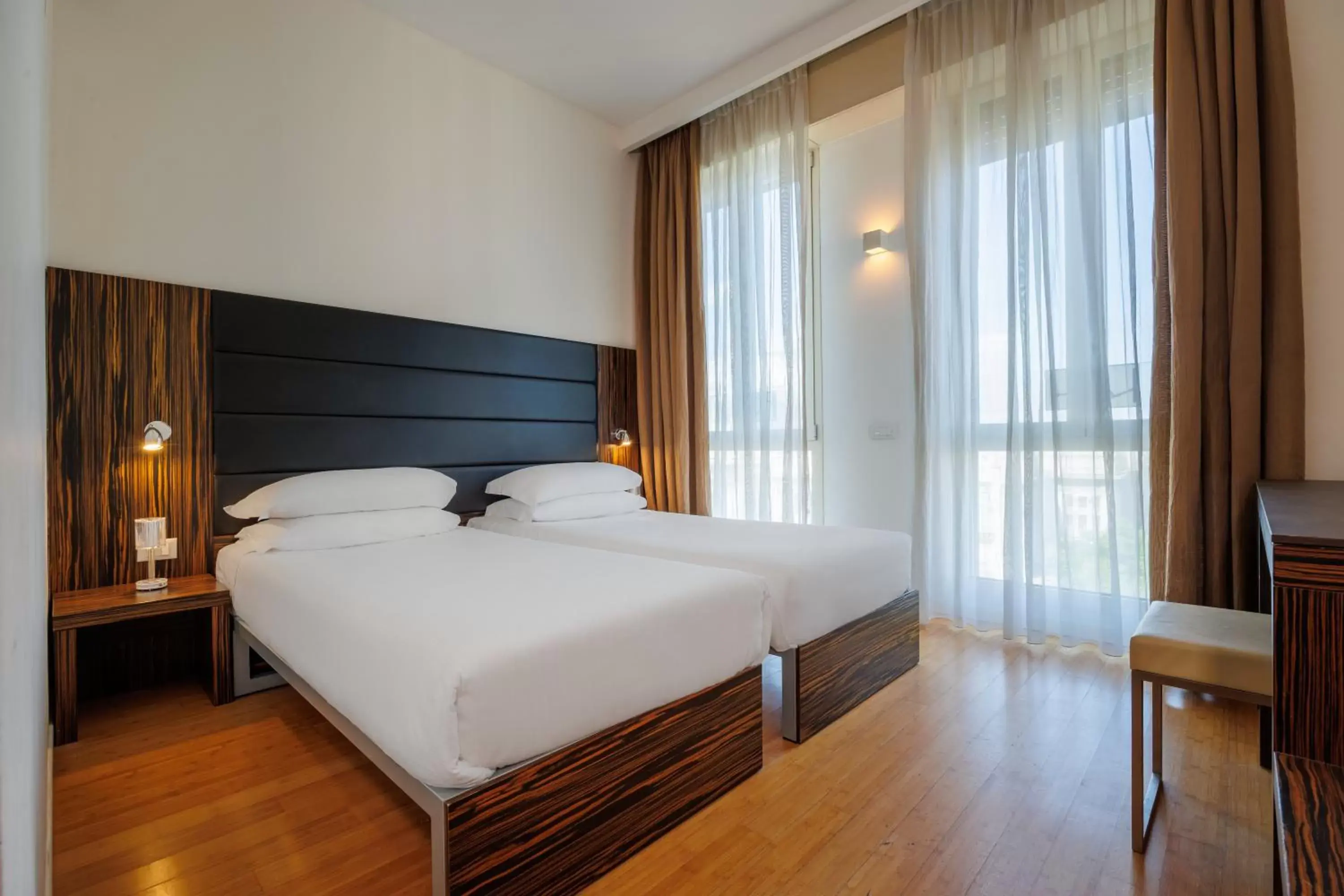 Bed in IH Hotels Milano Centrale