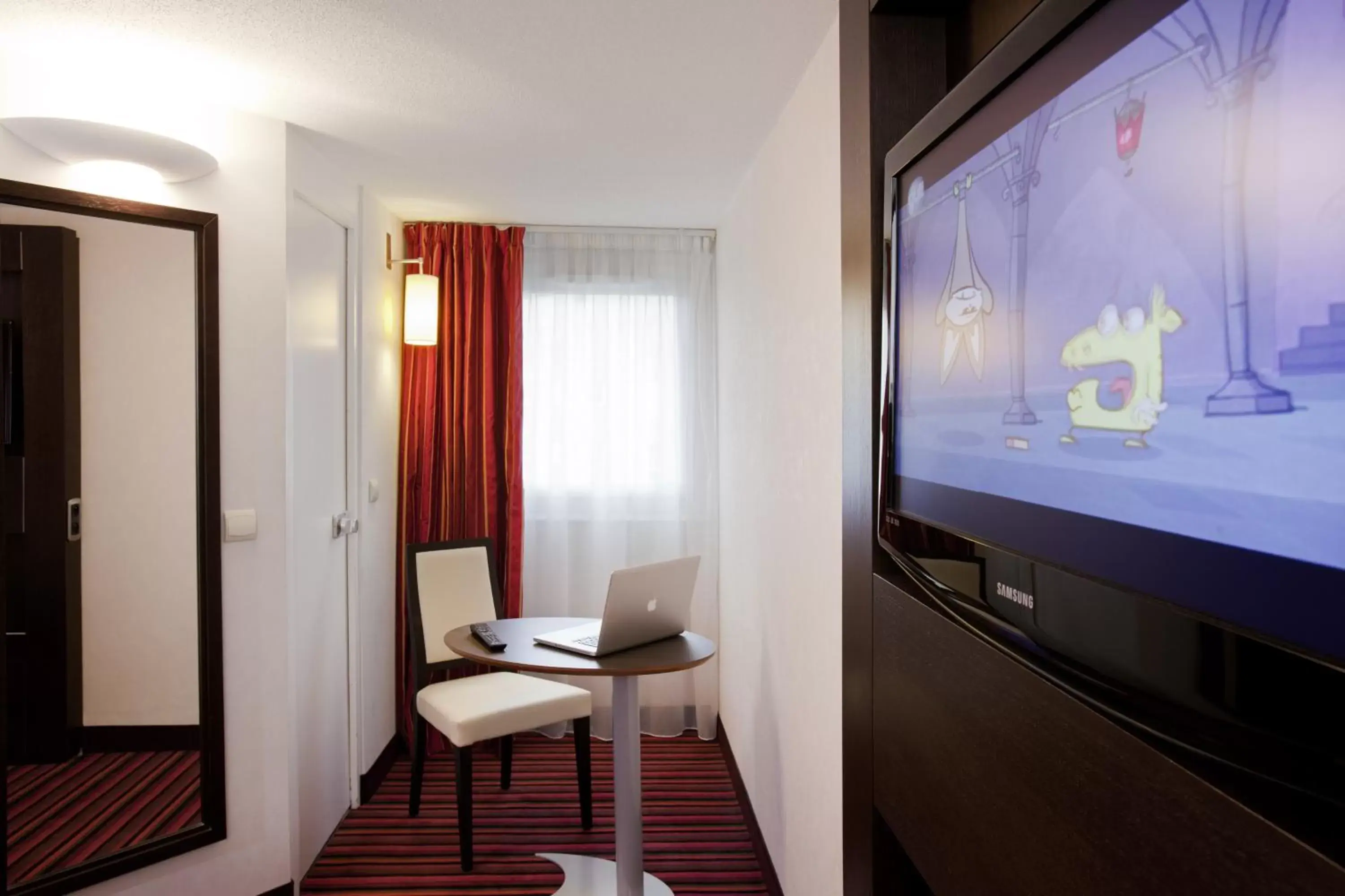 Bathroom, TV/Entertainment Center in ibis Styles Belfort Centre