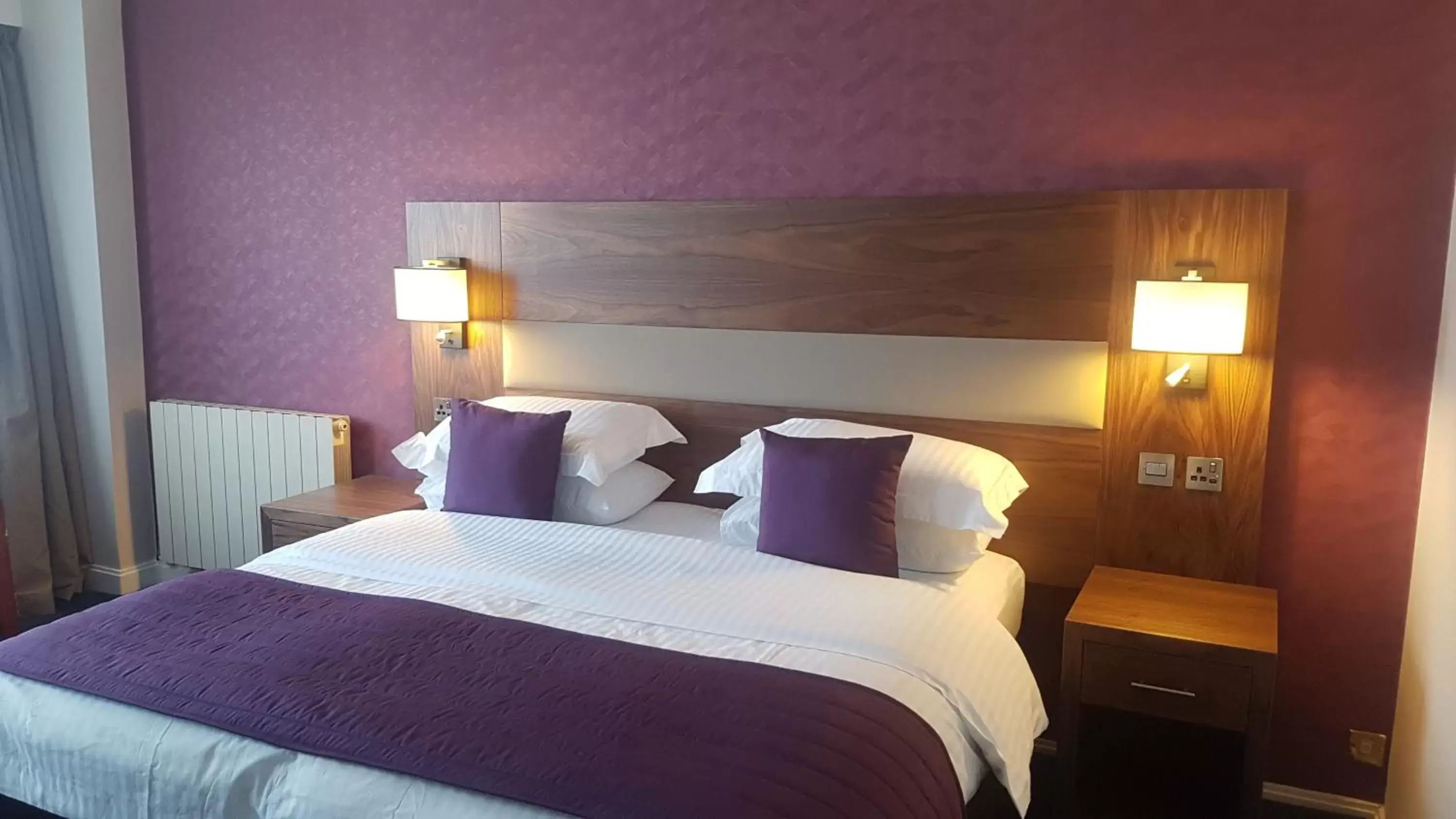 Bedroom, Bed in The Empress Hotel