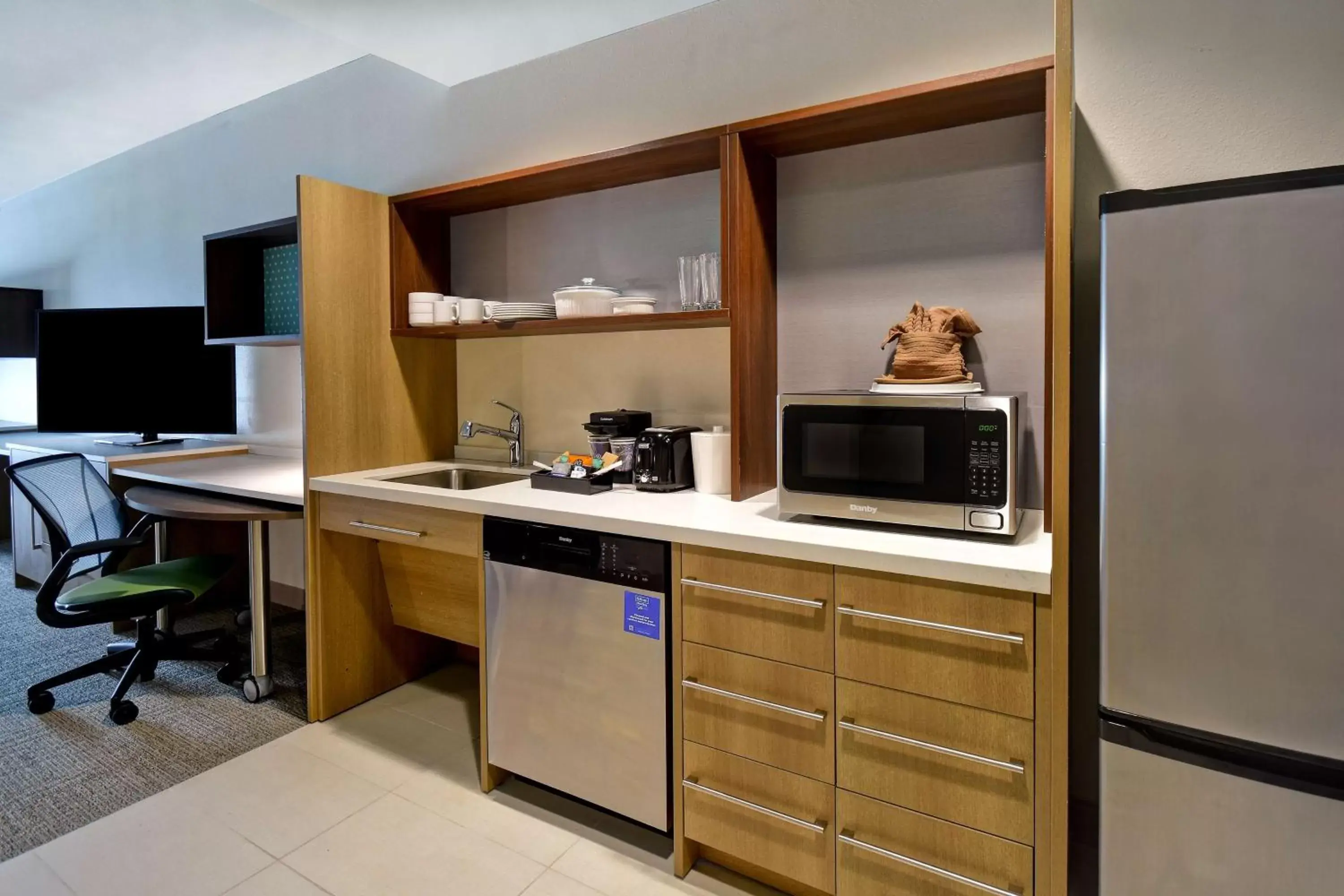 Kitchen or kitchenette, Kitchen/Kitchenette in Home2 Suites By Hilton Odessa
