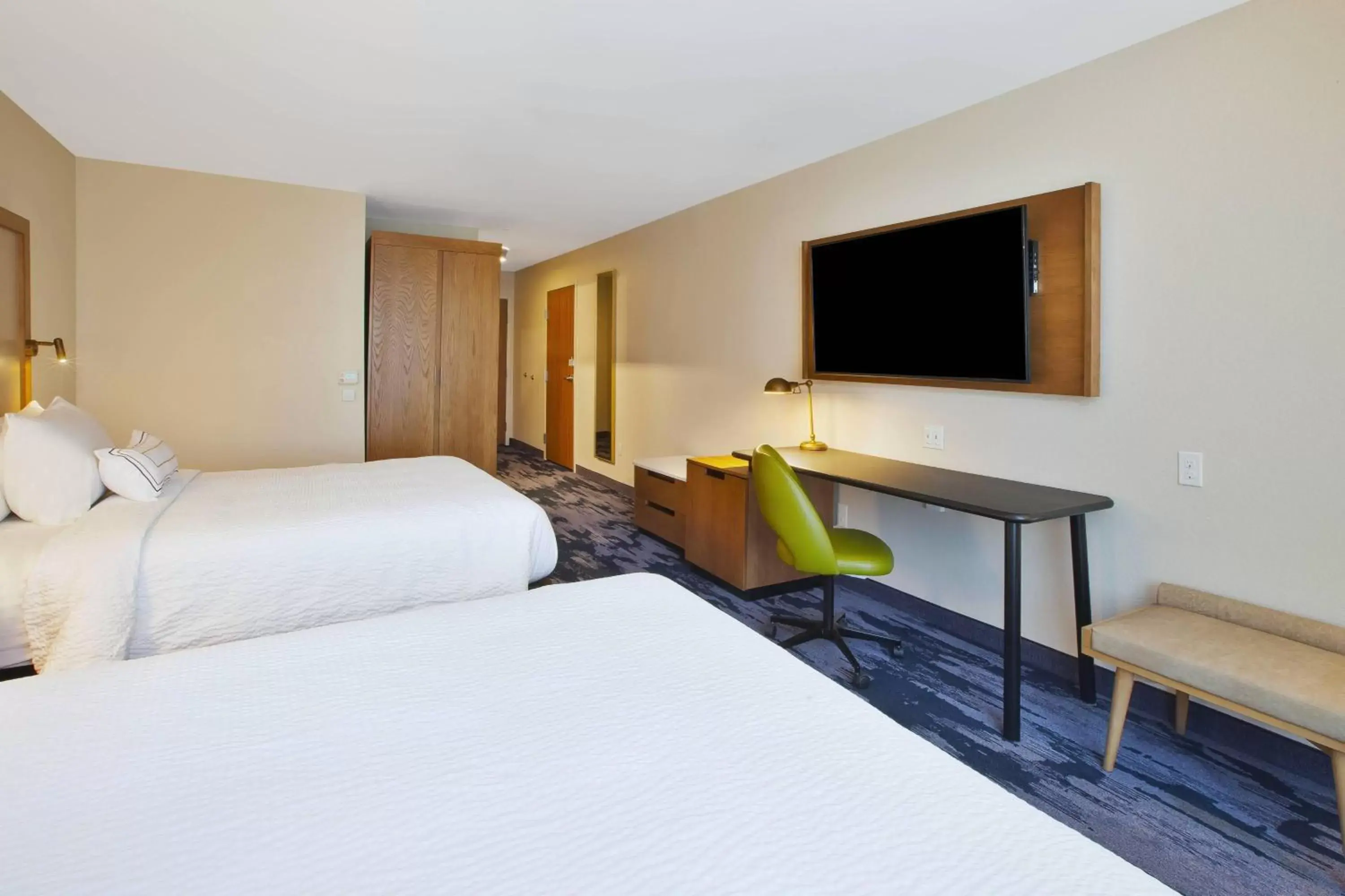Photo of the whole room, Bed in Fairfield Inn & Suites by Marriott Flint Grand Blanc