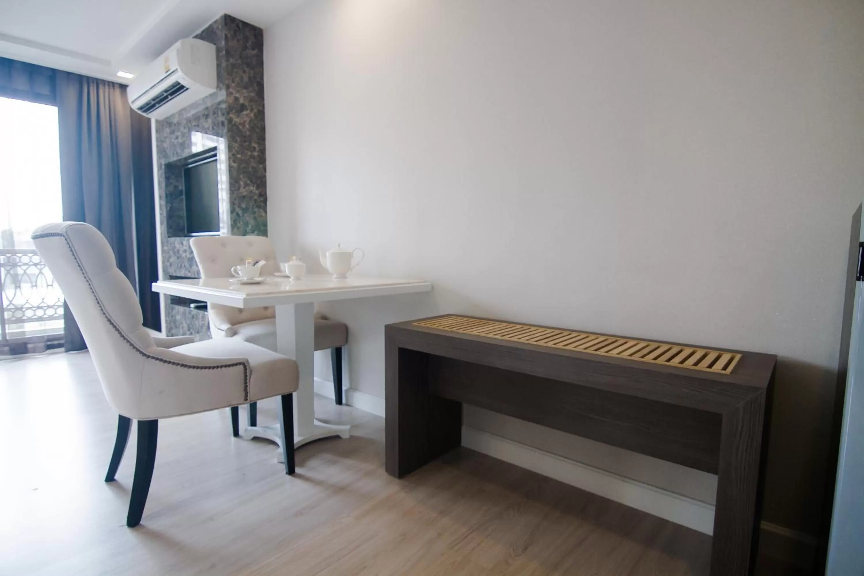 Dining area in Hope Land Hotel Sukhumvit 8