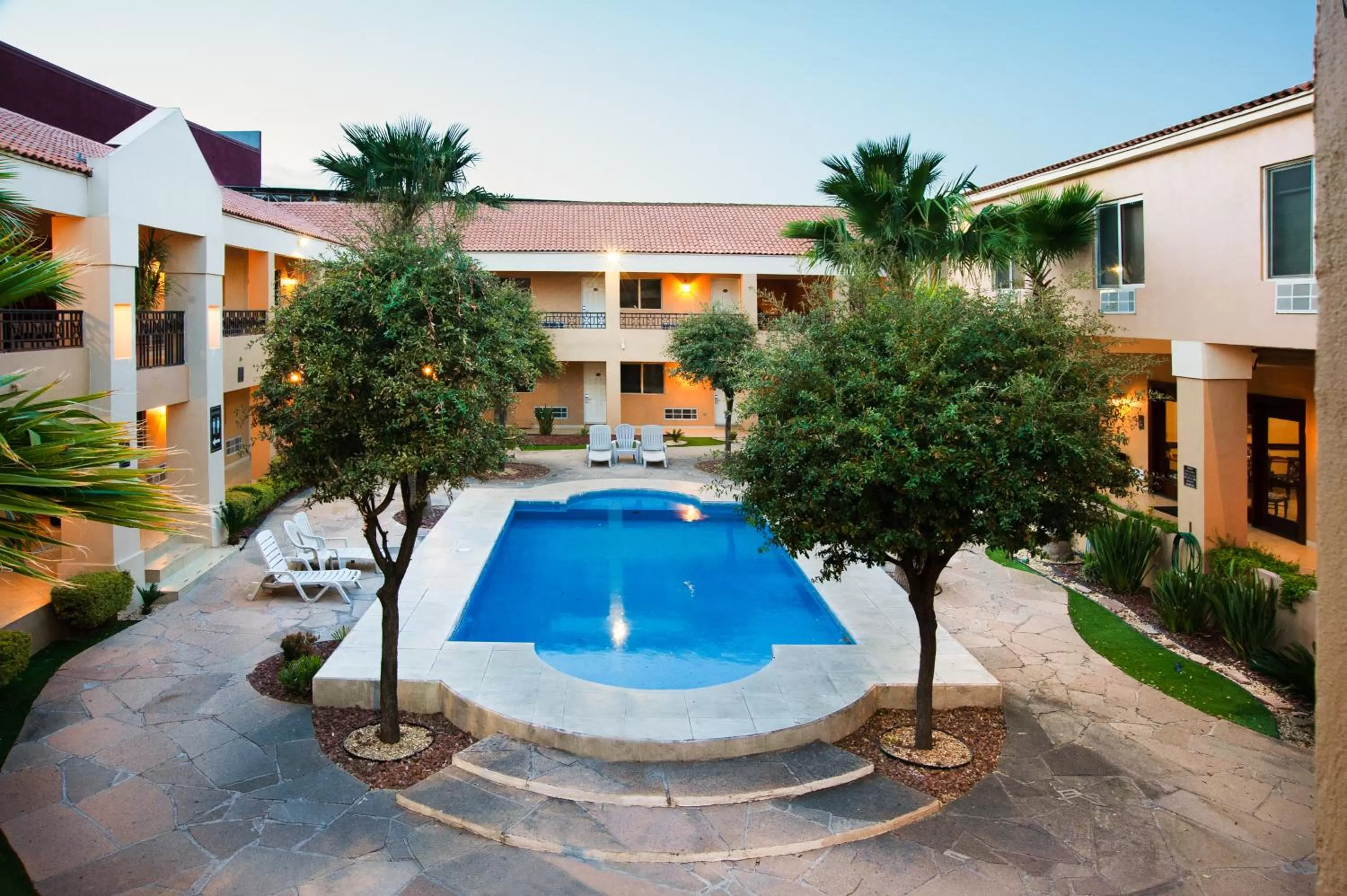 Swimming pool in Best Western Plus Chihuahua Aeropuerto