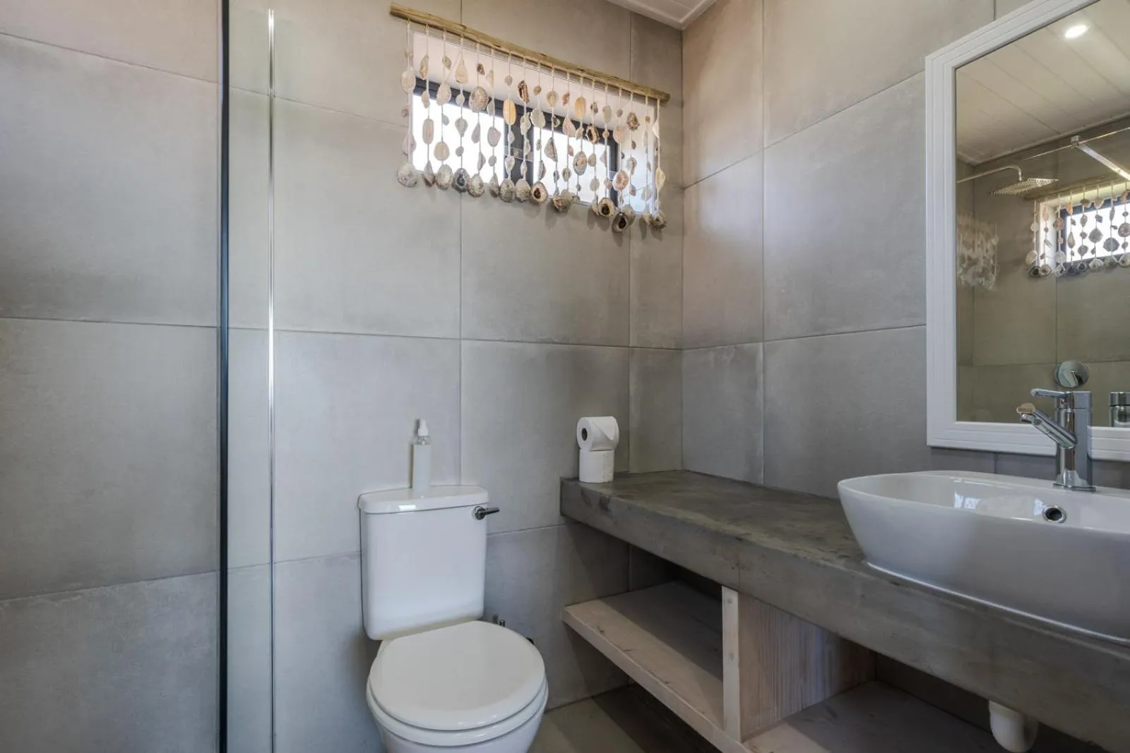 Bathroom in Blue Bay Lodge