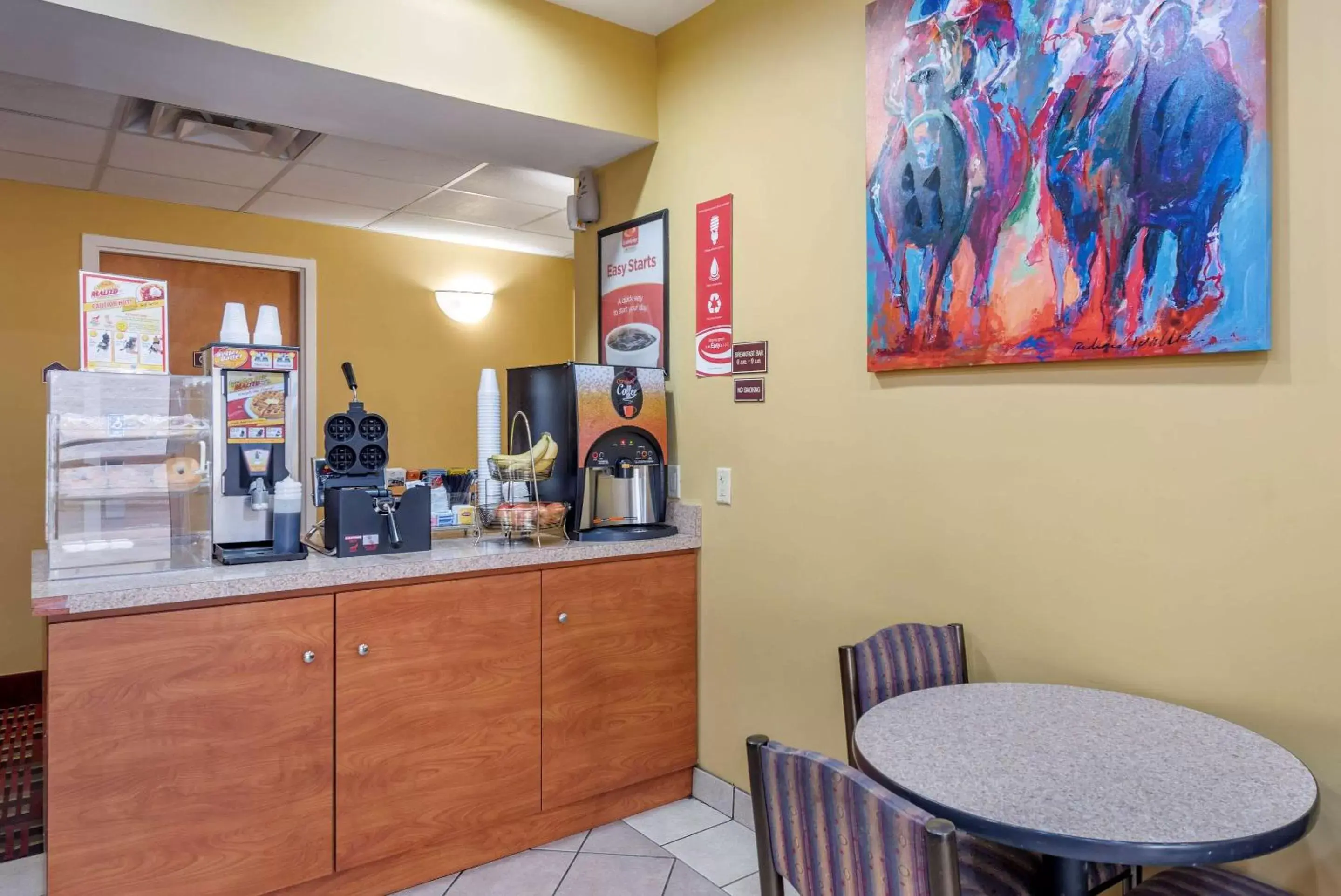 Restaurant/places to eat in Econo Lodge Airport Louisville