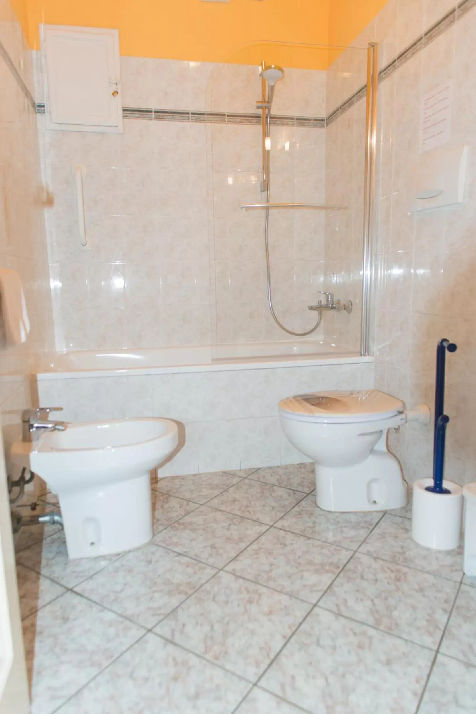 Standard Queen Room in Al Cardinale Rooms & Studios Standard Queen Room in Al Cardinale Rooms & Studios