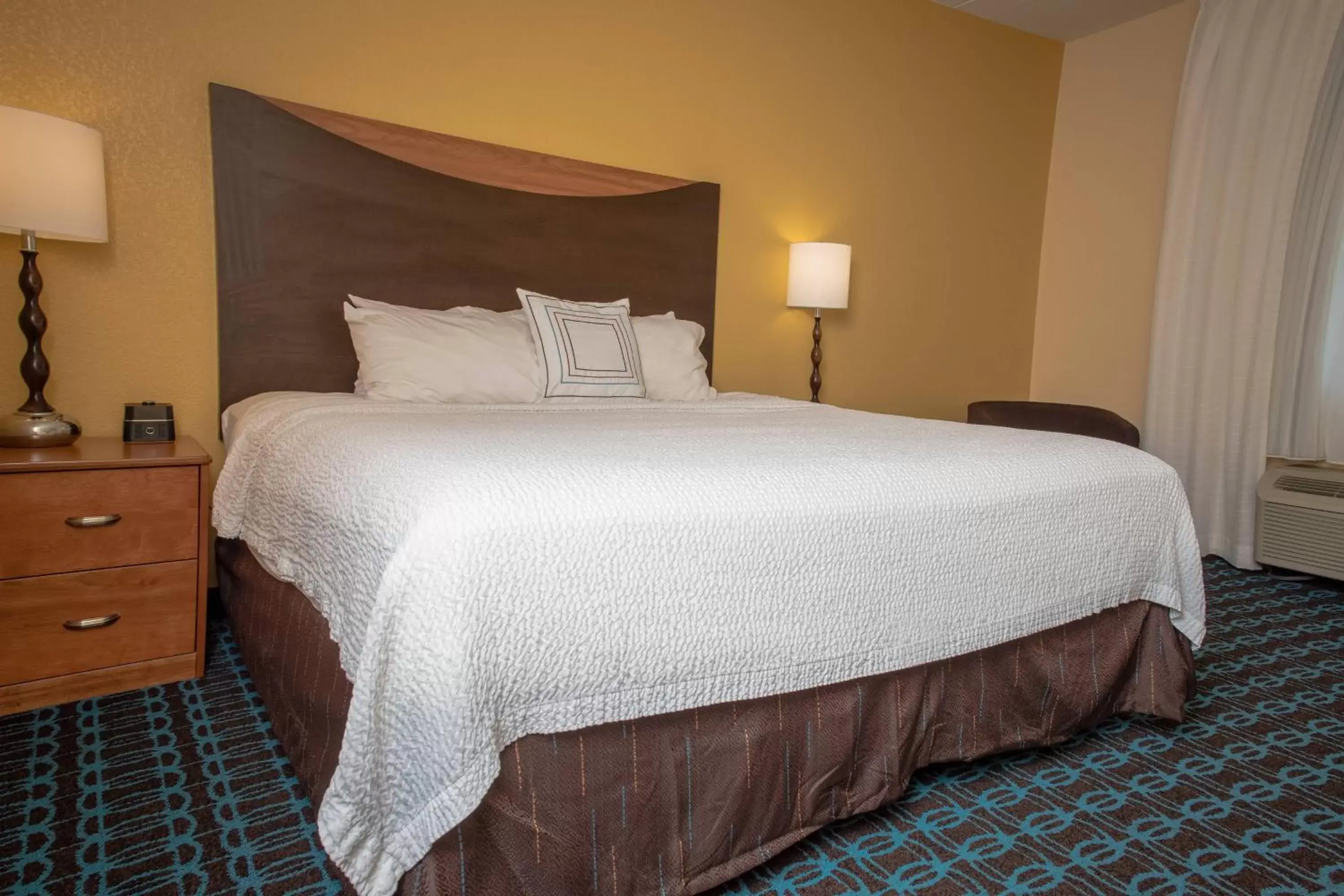 Photo of the whole room, Bed in Fairfield Inn & Suites by Marriott Knoxville/East