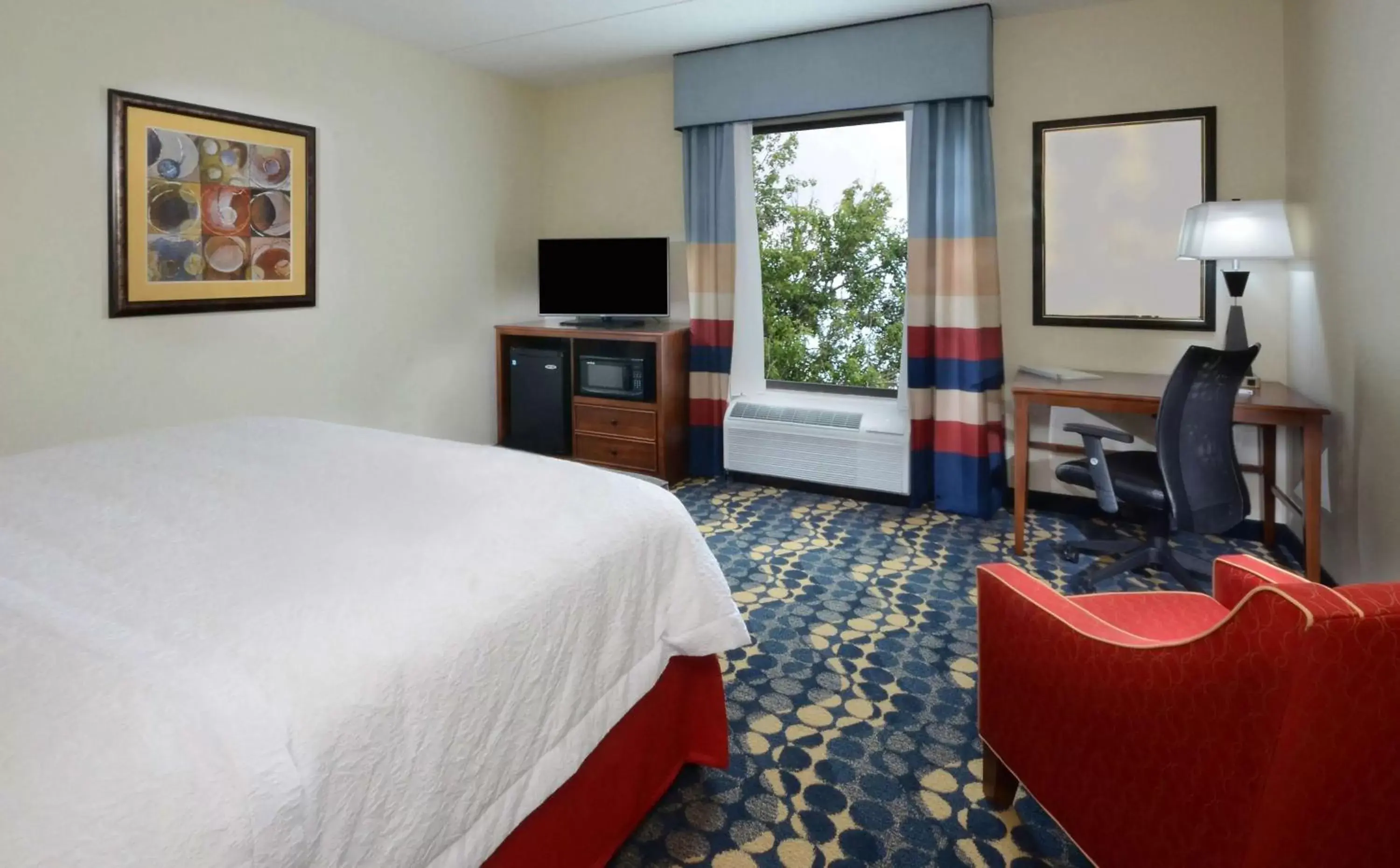 Bedroom in Hampton Inn and Suites Lynchburg