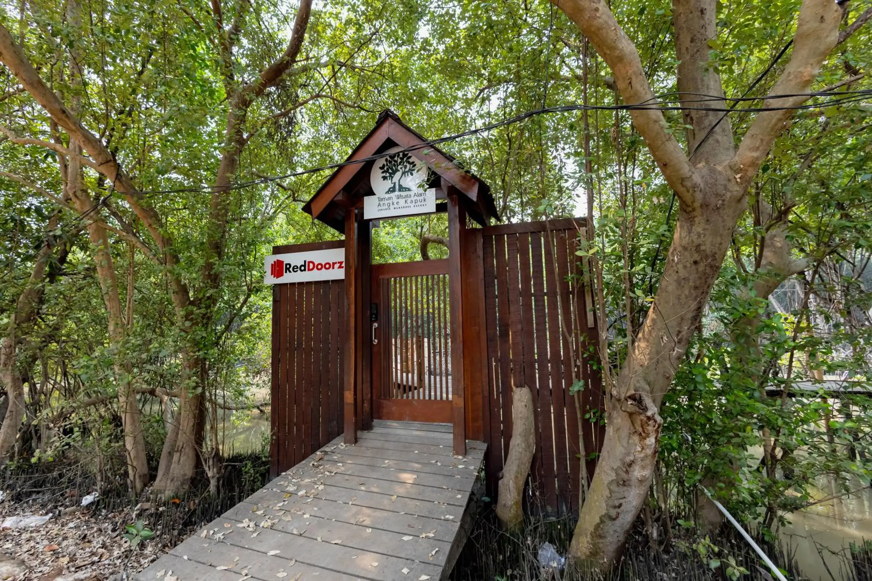 Facade/entrance, Property Building in RedDoorz Resort @ Taman Wisata Mangrove