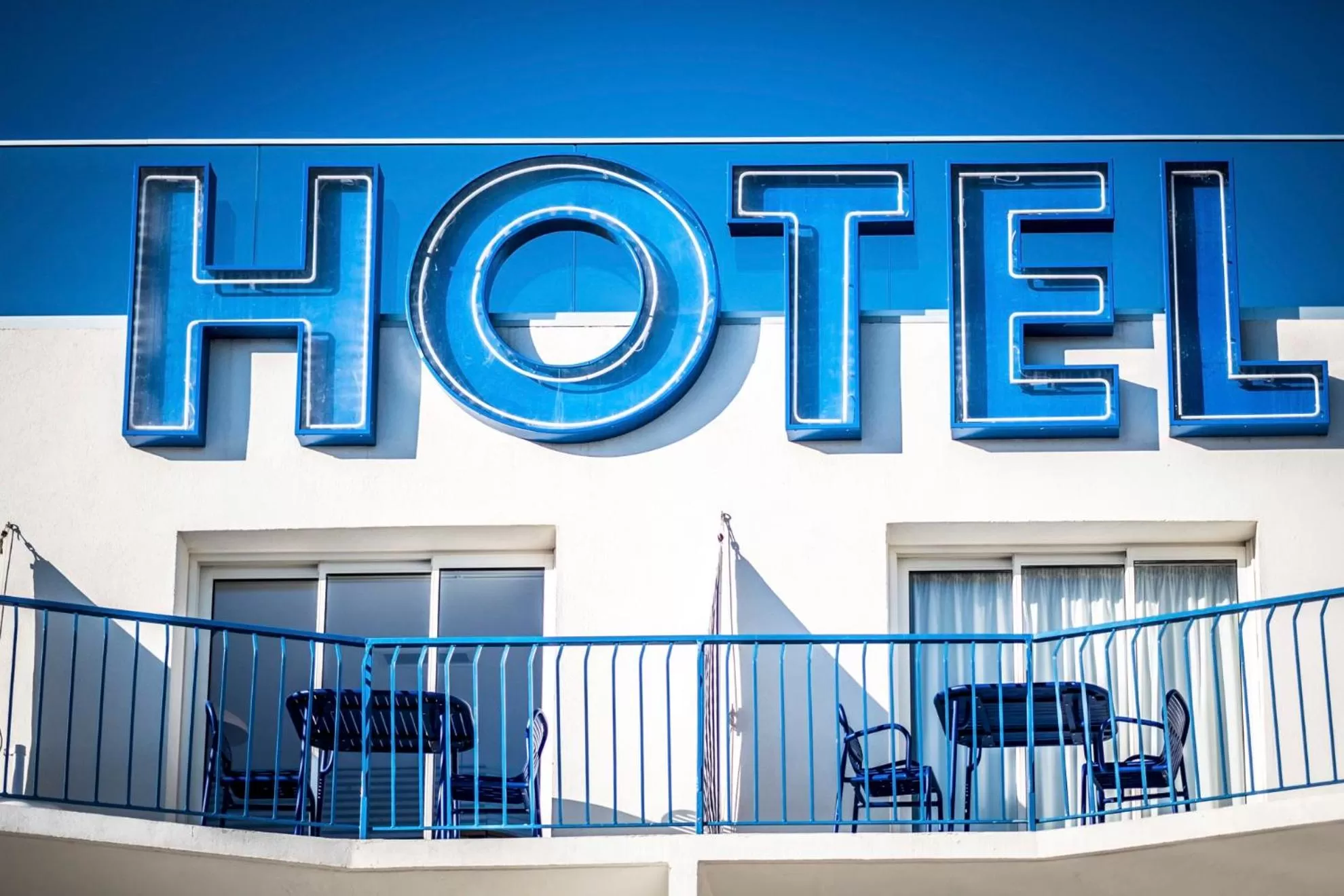 Property logo or sign in Hôtel La Reine Jane