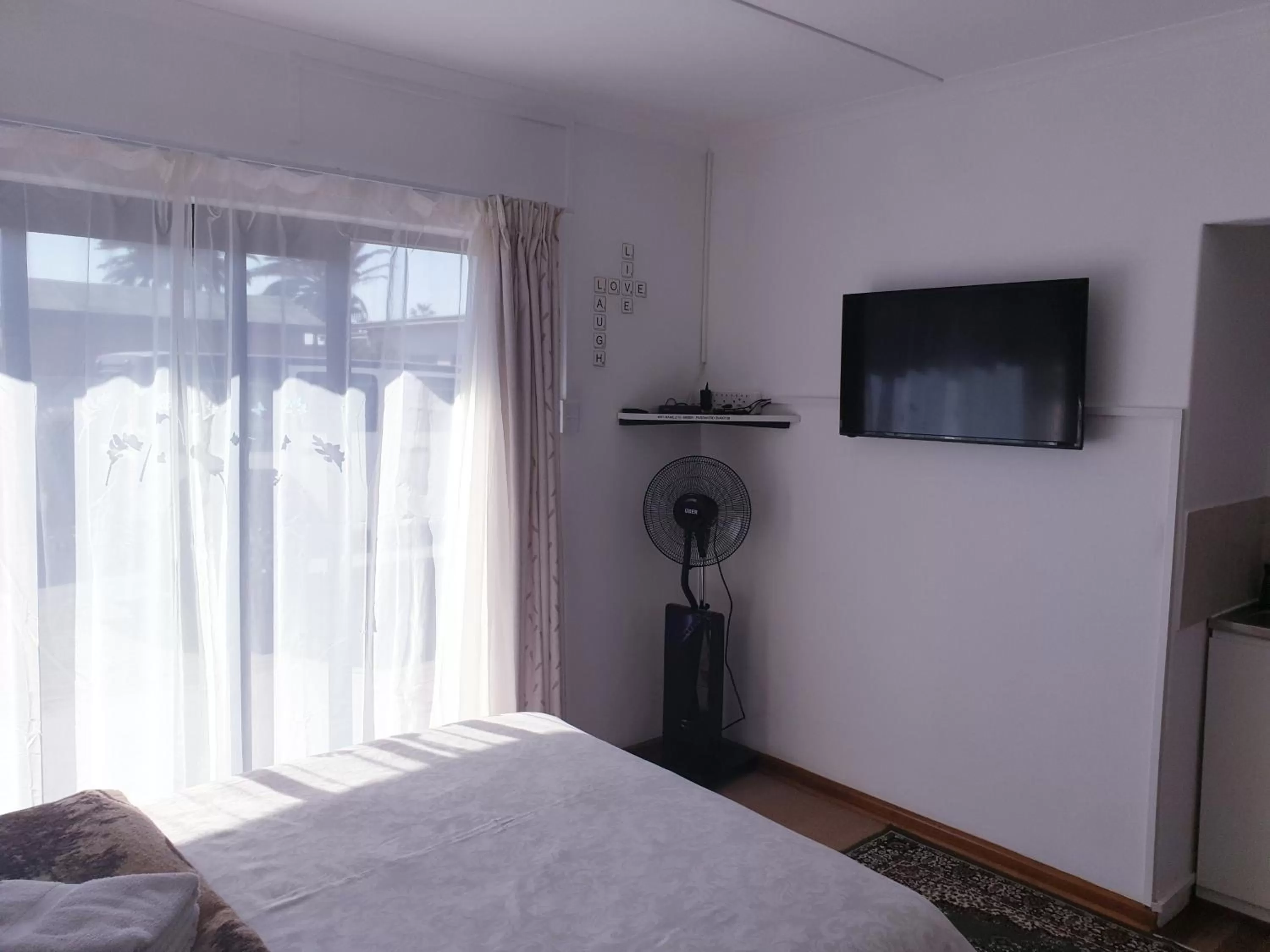 TV and multimedia, Bed in Sunflower Self-Catering