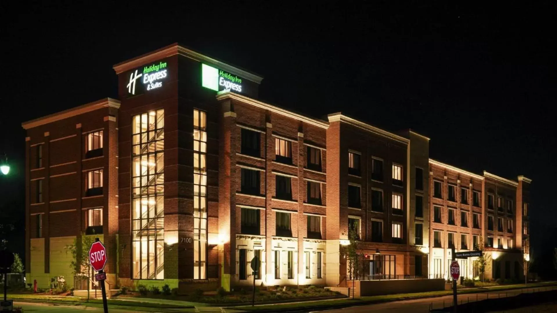 Property Building in Holiday Inn Express & Suites Franklin - Berry Farms, an IHG Hotel