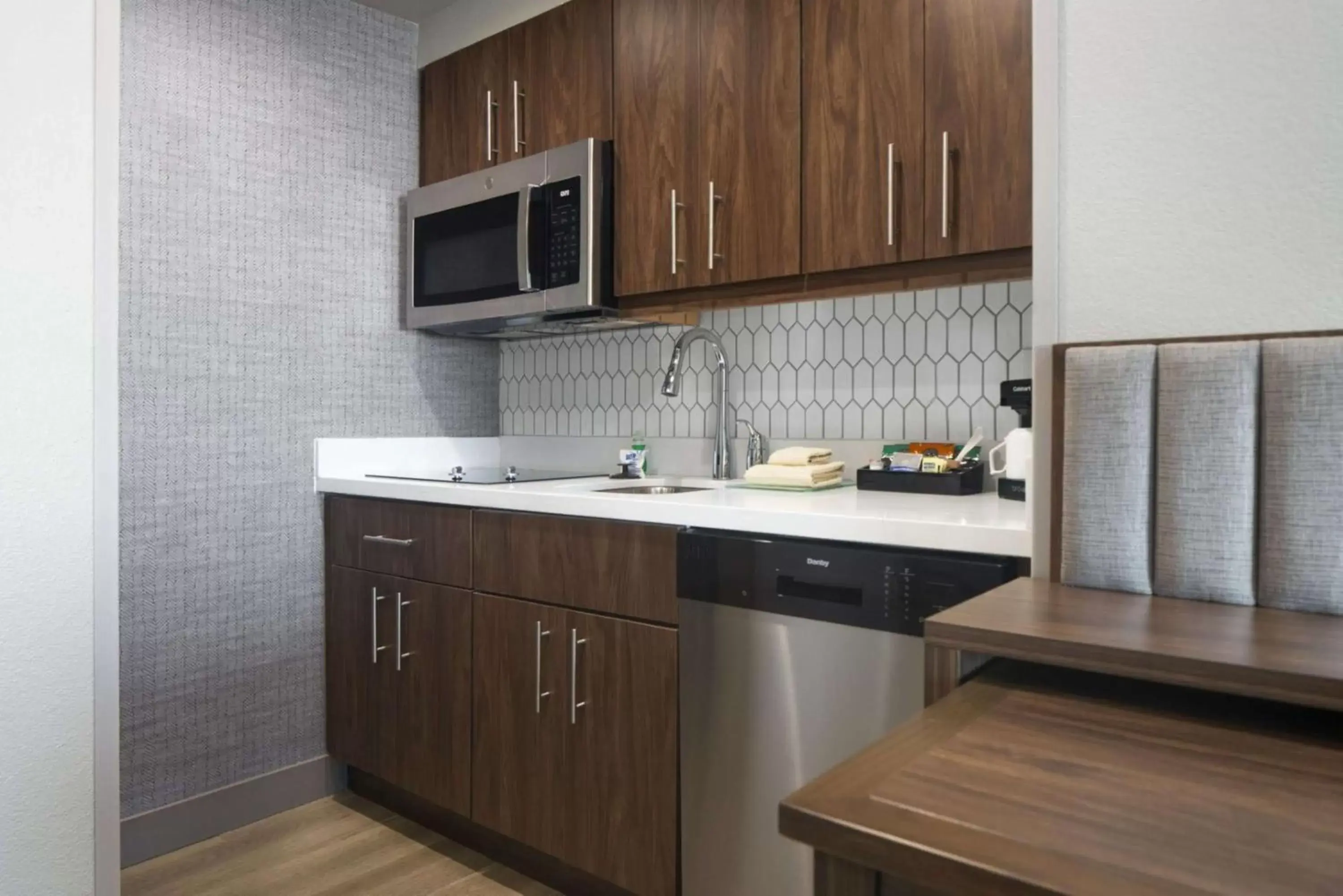 Kitchen or kitchenette, Kitchen/Kitchenette in Homewood Suites by Hilton DFW Airport South, TX