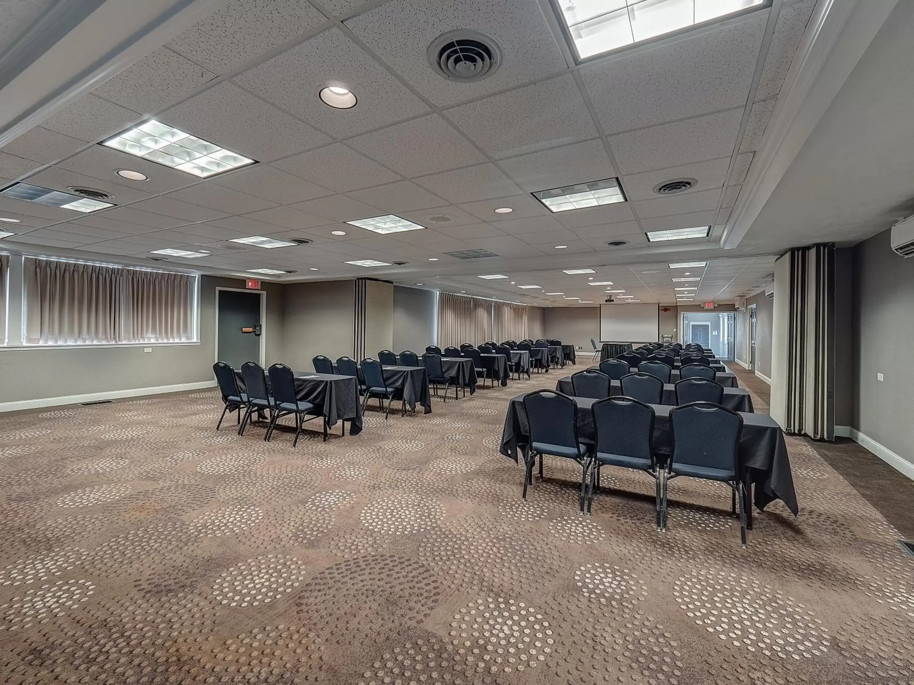 Meeting/conference room in Eastland Suites Extended Stay Hotel & Conference Center Urbana
