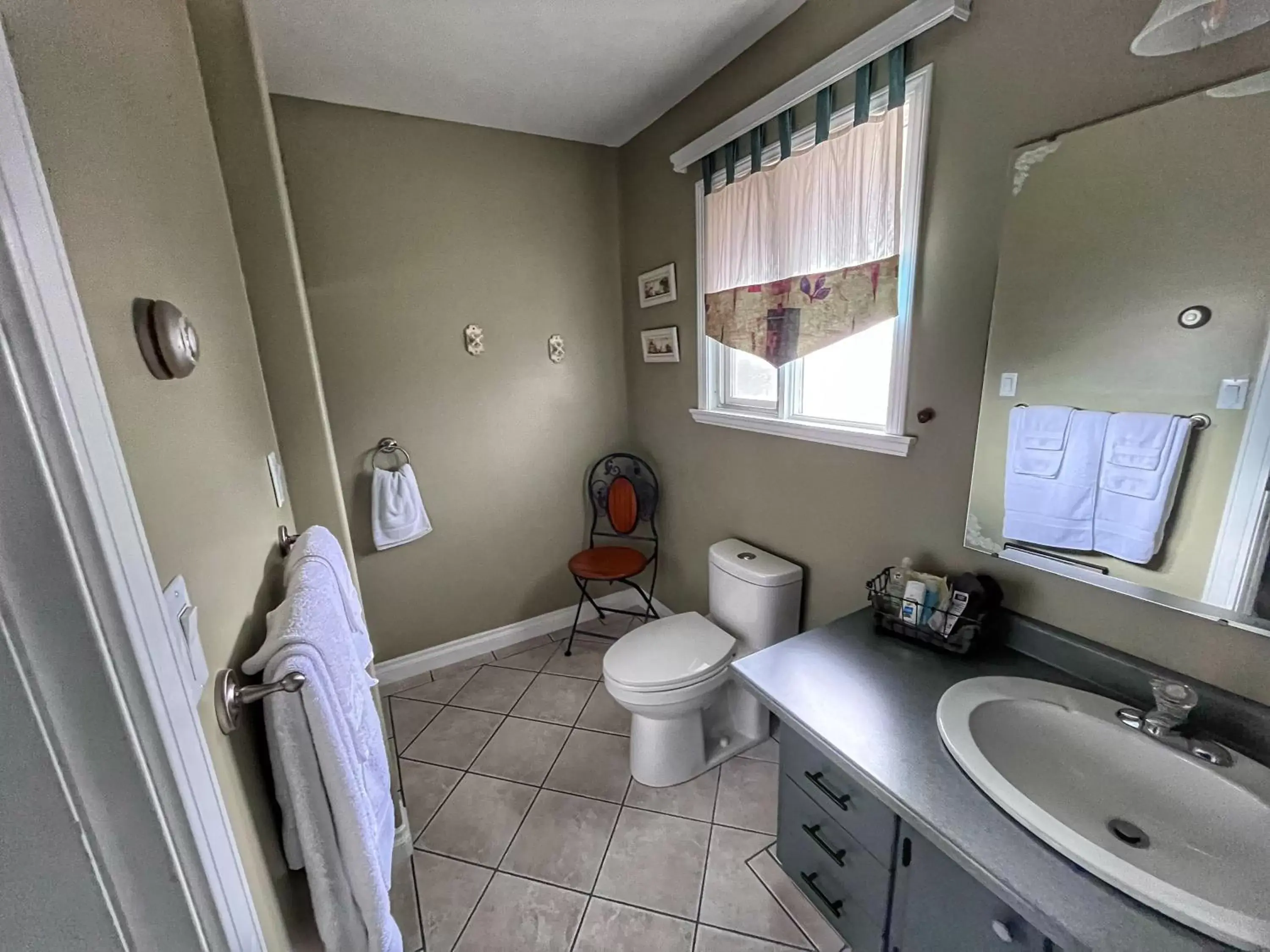 Bathroom in Sunny Shuswap B&B