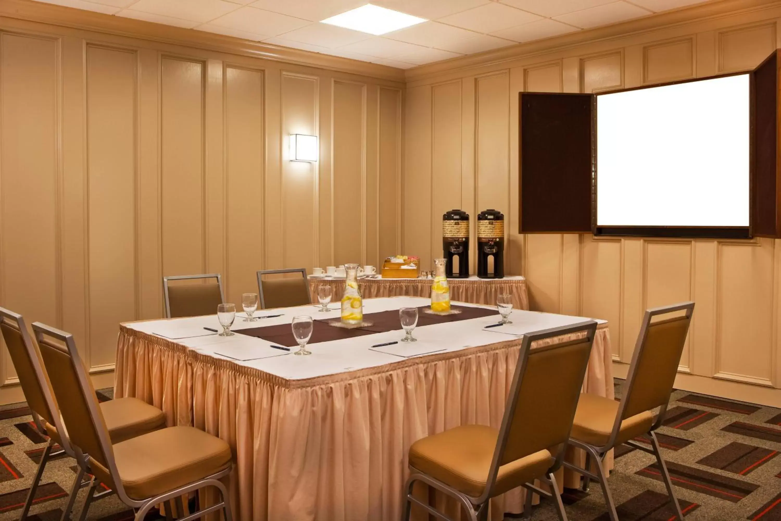 Meeting/conference room, Business Area/Conference Room in Four Points By Sheraton - Saginaw