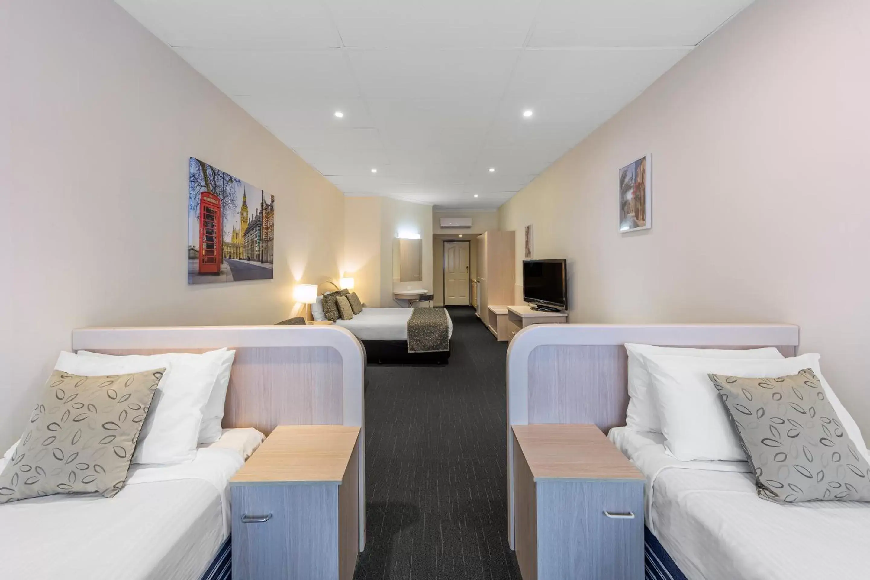 Bed, Seating Area in Adelaide Granada Motor Inn