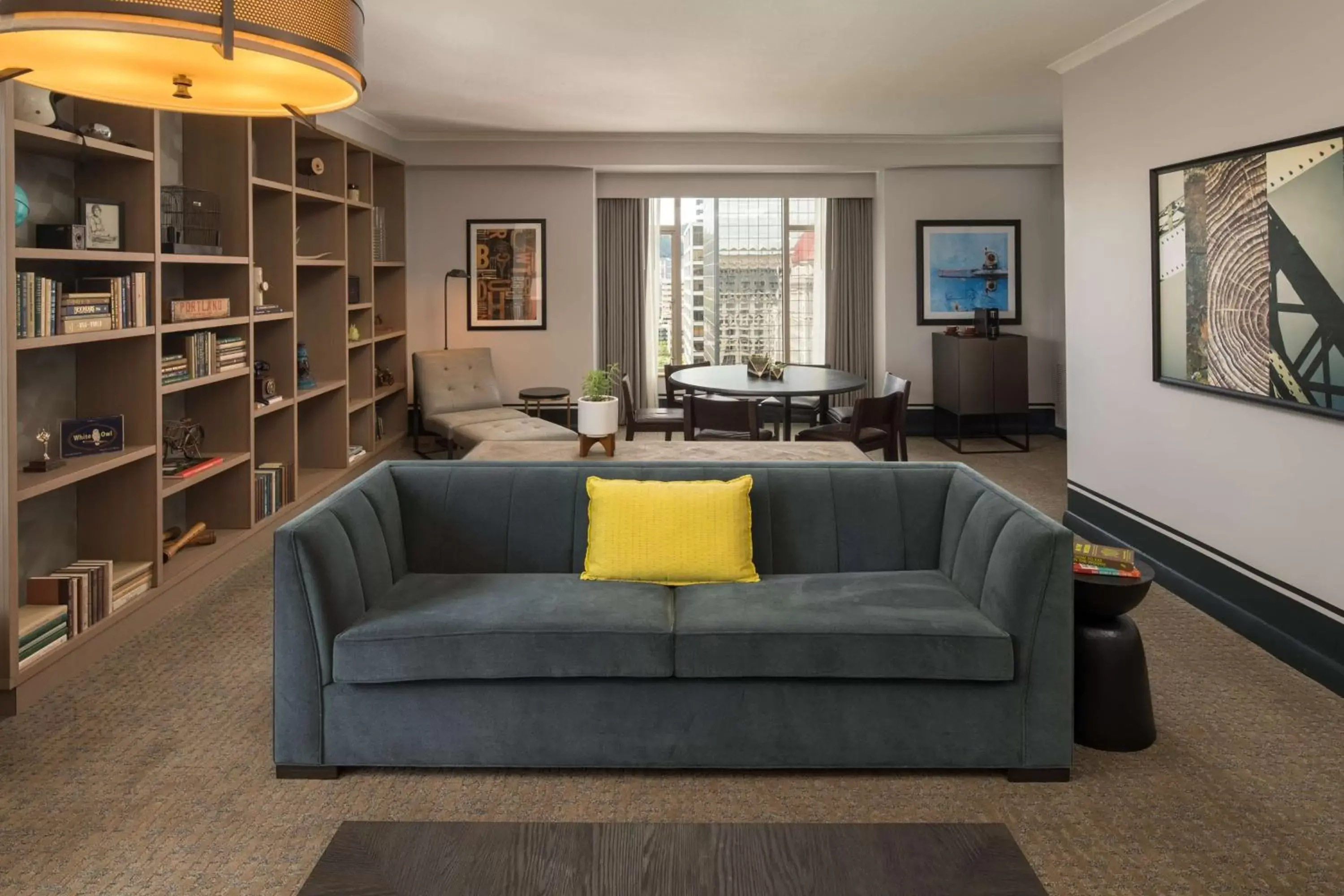 Living room, Seating Area in The Duniway Portland, A Hilton Hotel