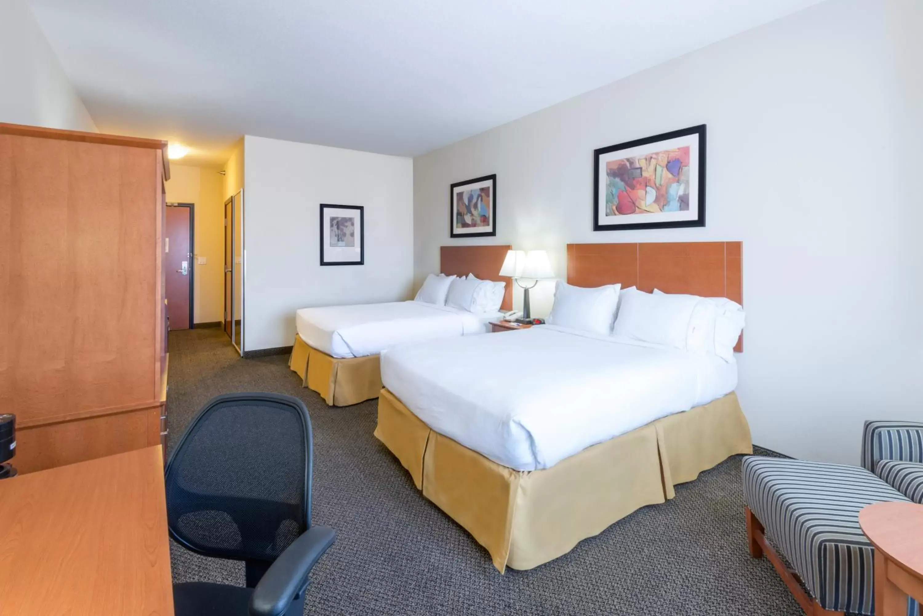 Bedroom, Bed in Holiday Inn Express Hotel Vernal, an IHG Hotel