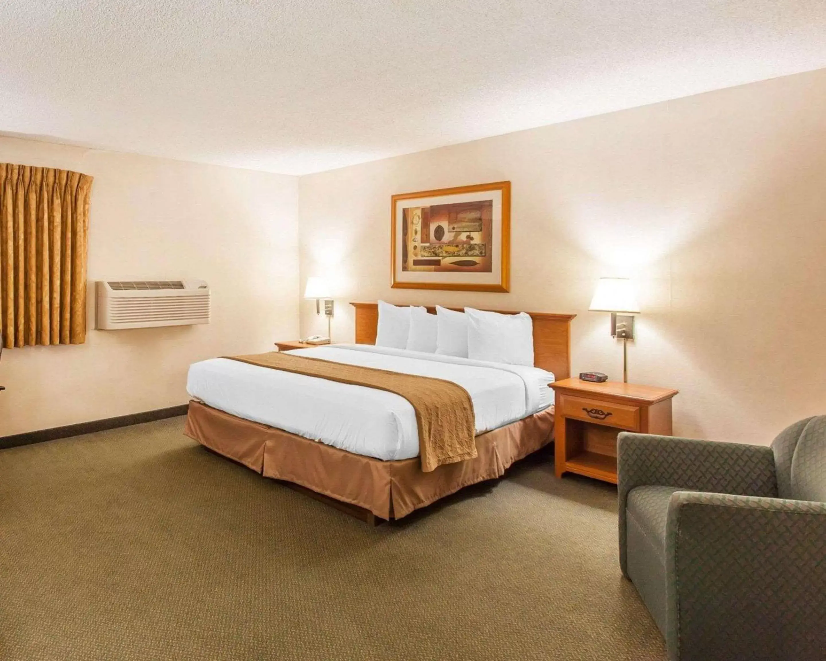 Photo of the whole room, Bed in Quality Inn Mount Vernon
