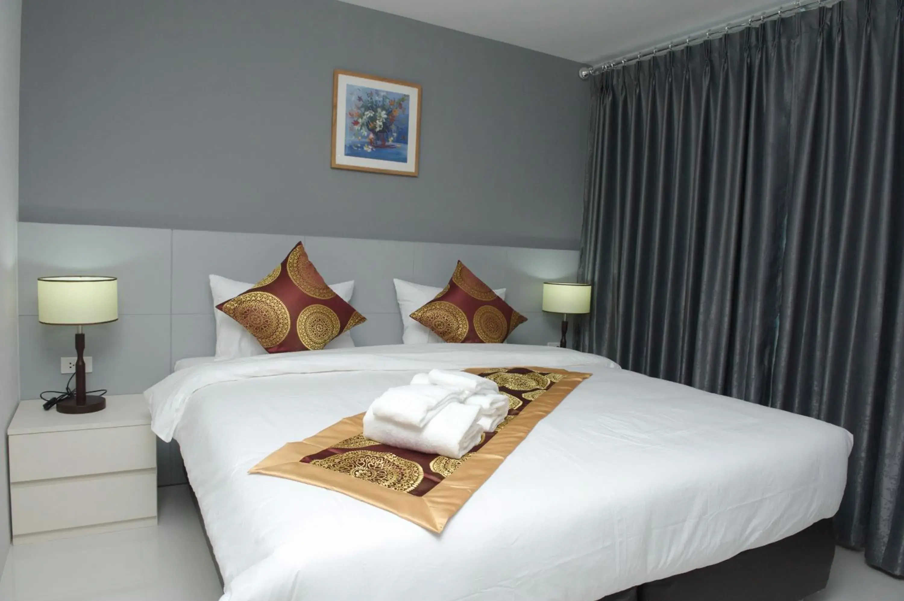 Bedroom, Bed in Top High Airport Link Hotel, Bangkok