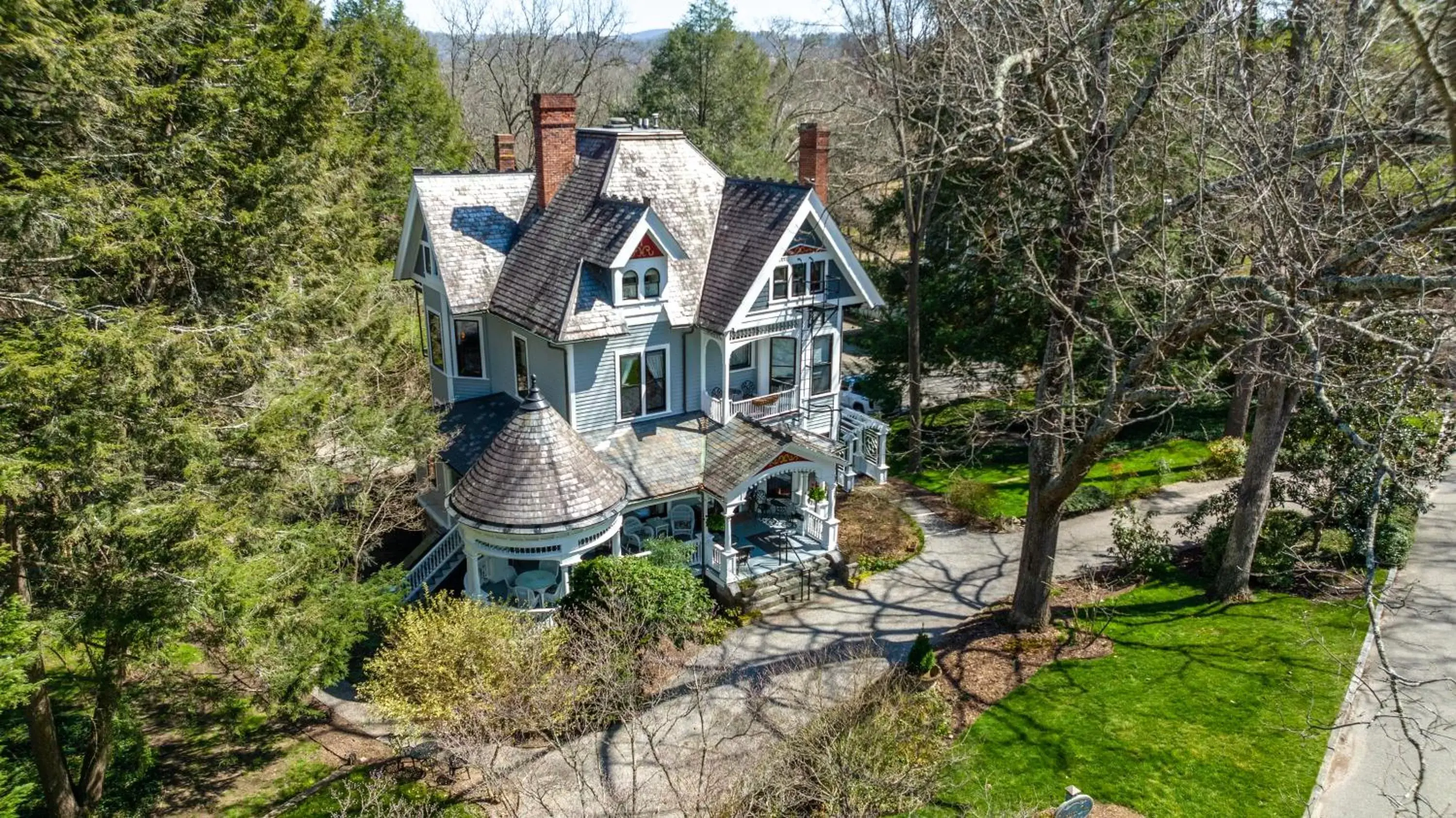 Property Building in The 1899 Wright Inn & Carriage House