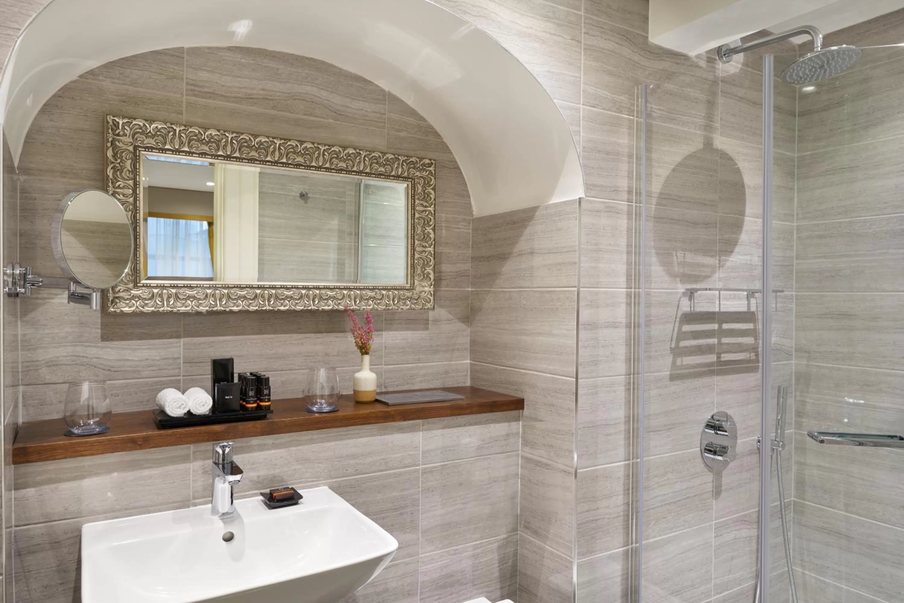 Shower in Trinity Townhouse Hotel