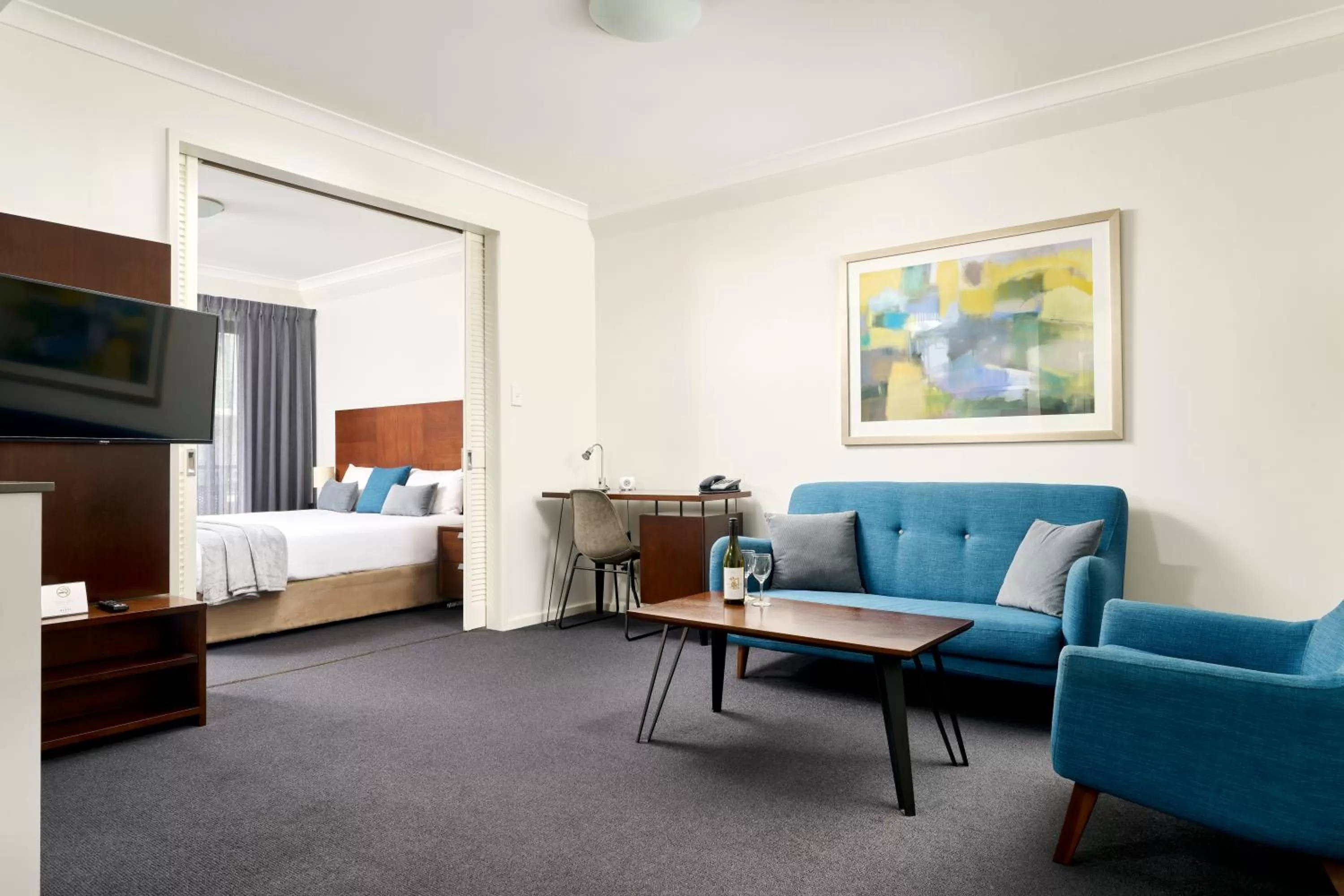 Living room, Bed in Quest West End