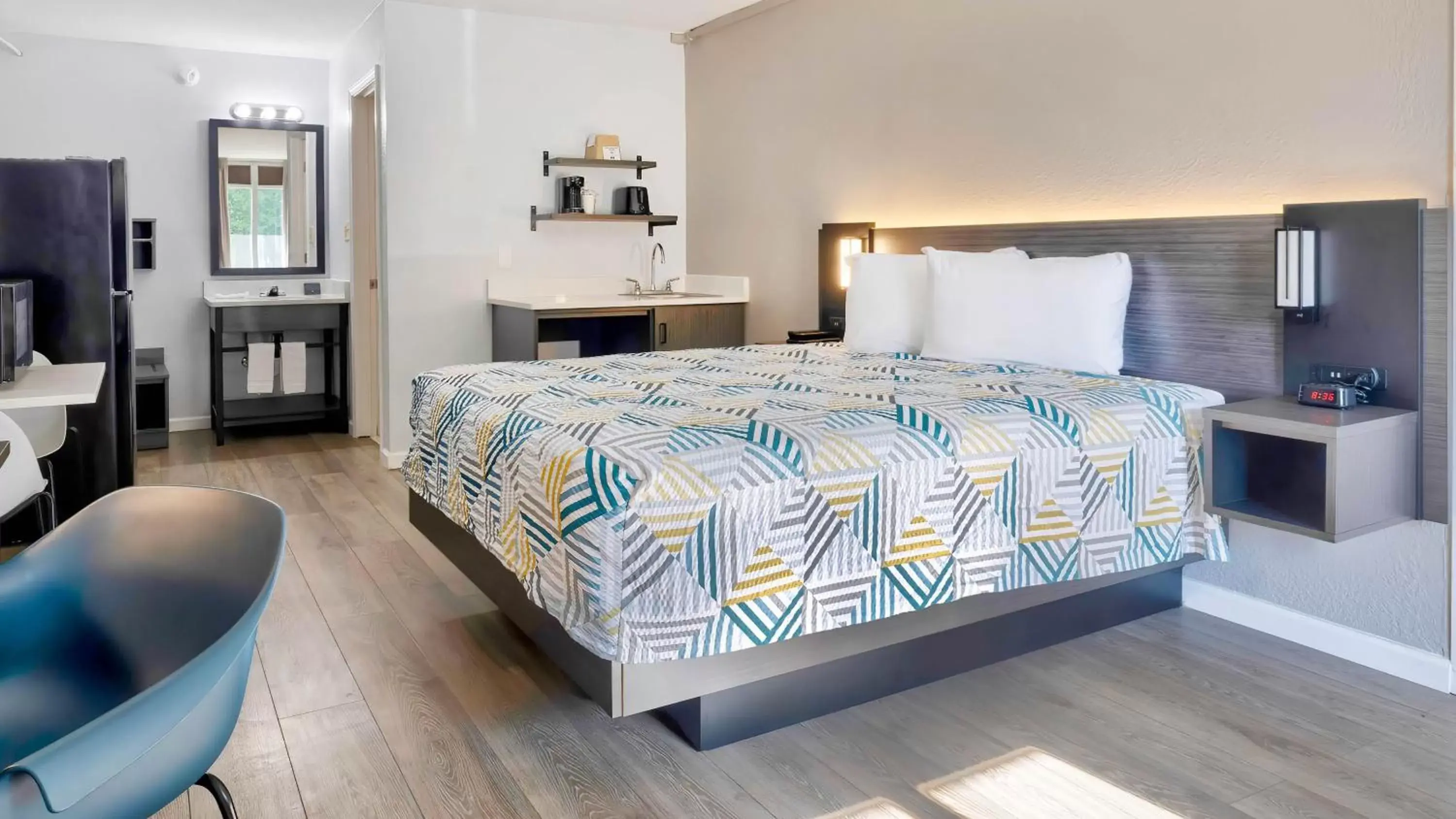 Bed in Studio 6 Effingham, IL Bed in Studio 6 Effingham, IL