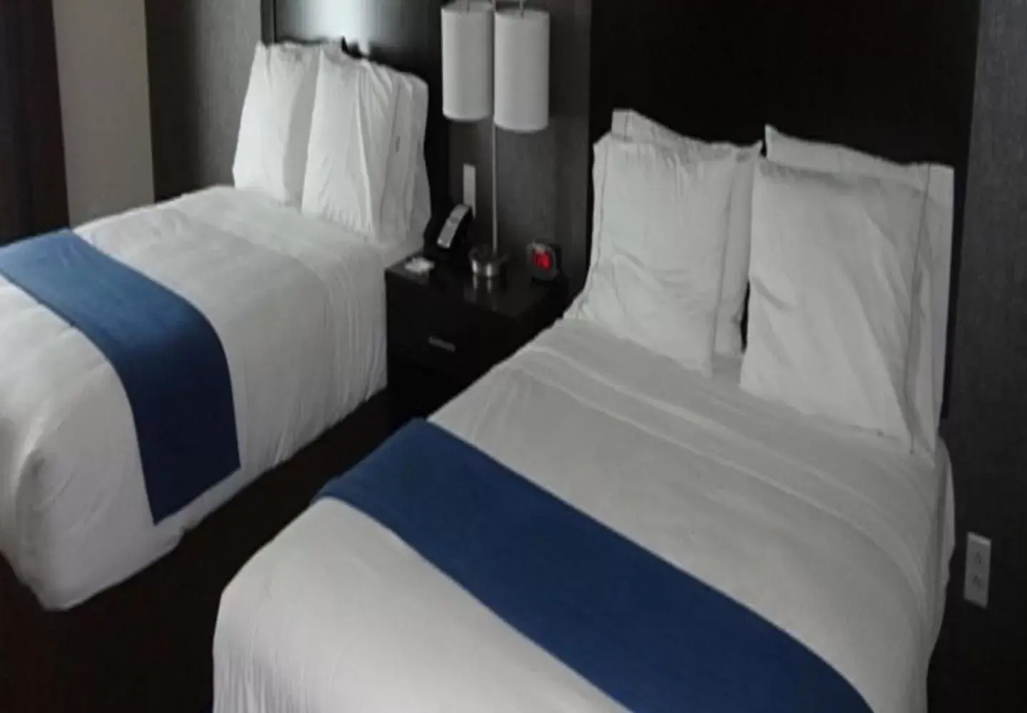 Bed in Holiday Inn Express & Suites - Kansas City KU Medical Center, an IHG Hotel