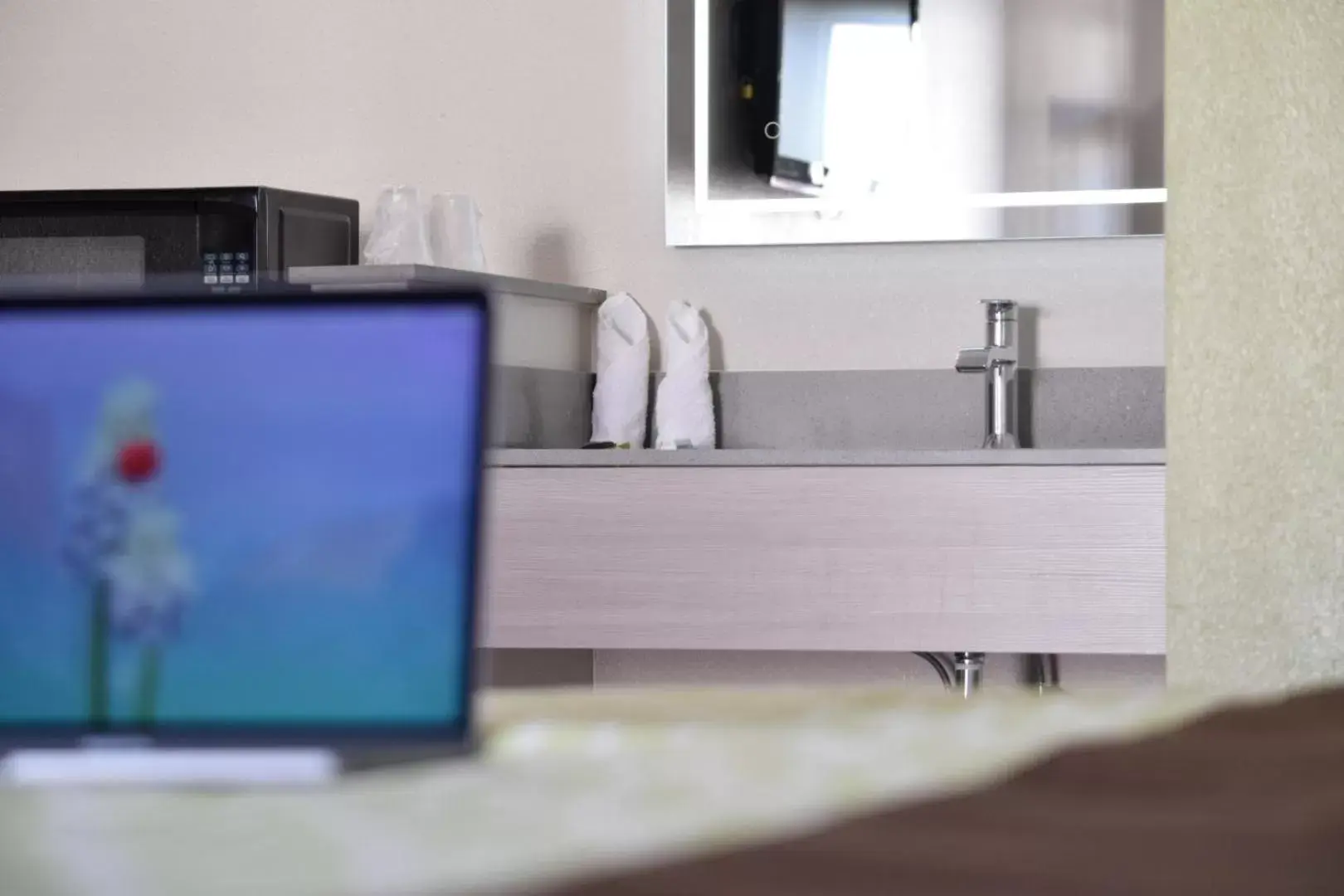 Bed in Mojave Inn Bed in Mojave Inn