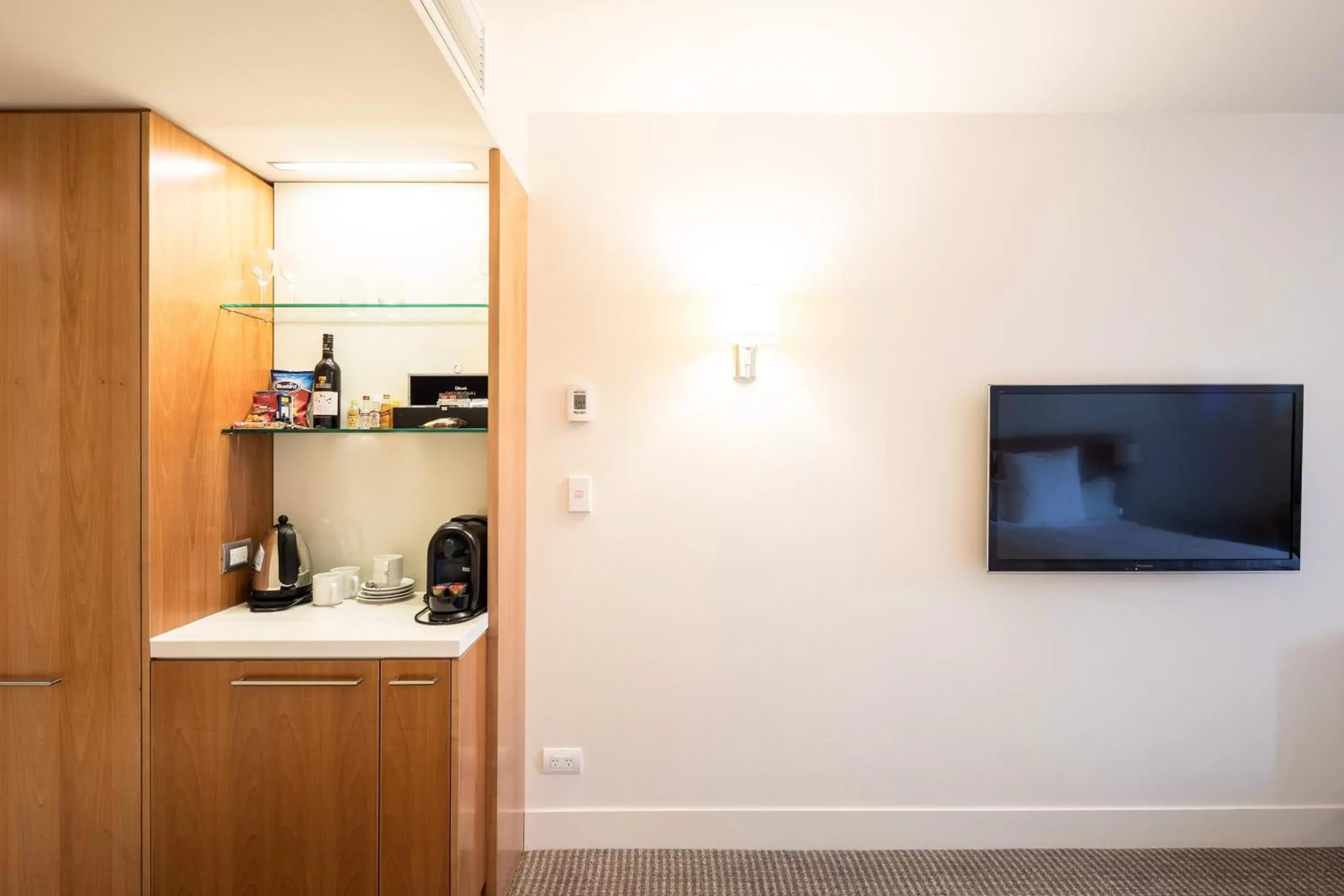 TV and multimedia, TV/Entertainment Center in Commodore Airport Hotel Christchurch