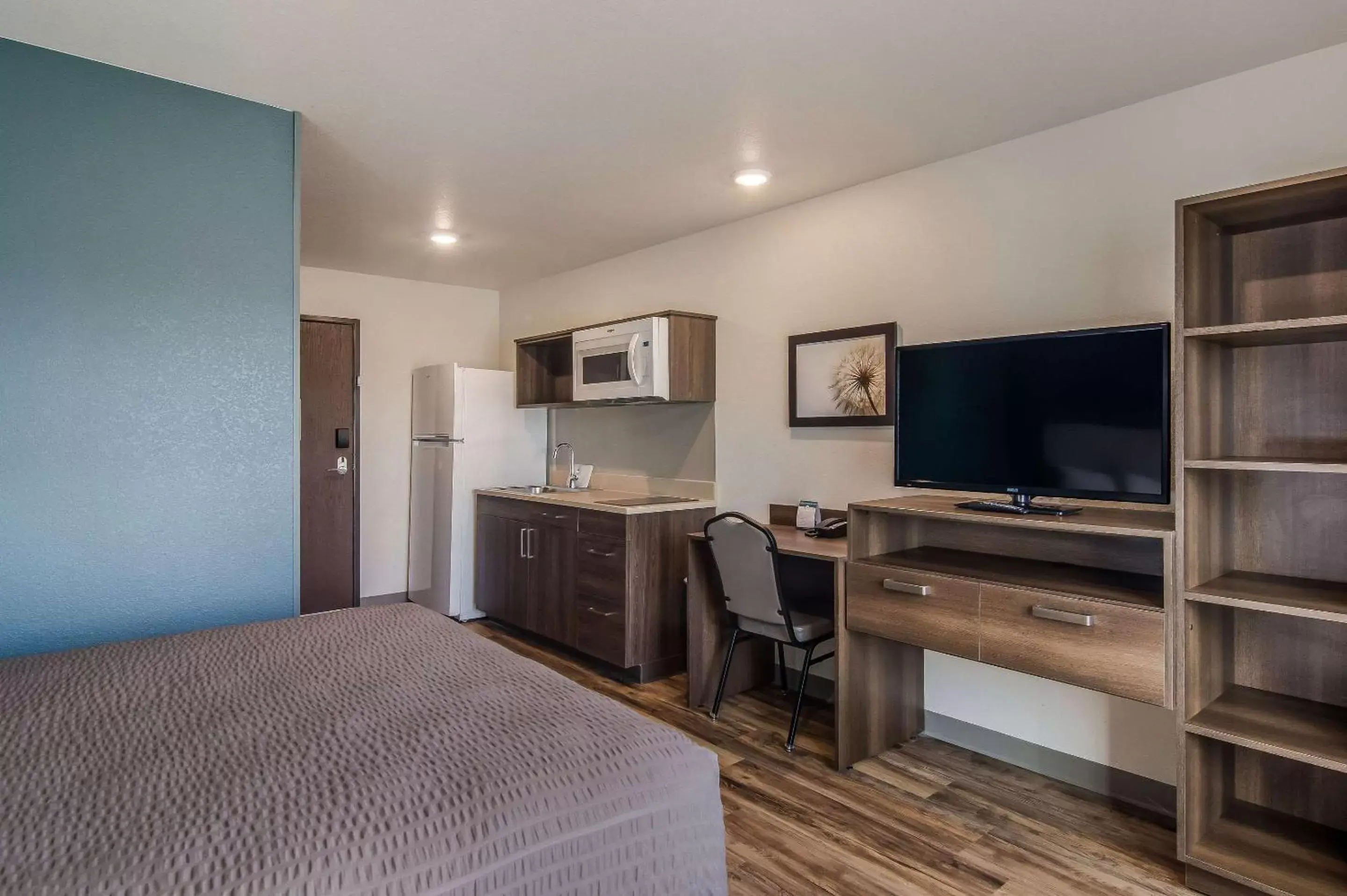 Photo of the whole room, TV/Entertainment Center in WoodSpring Suites Broomfield-Westminster