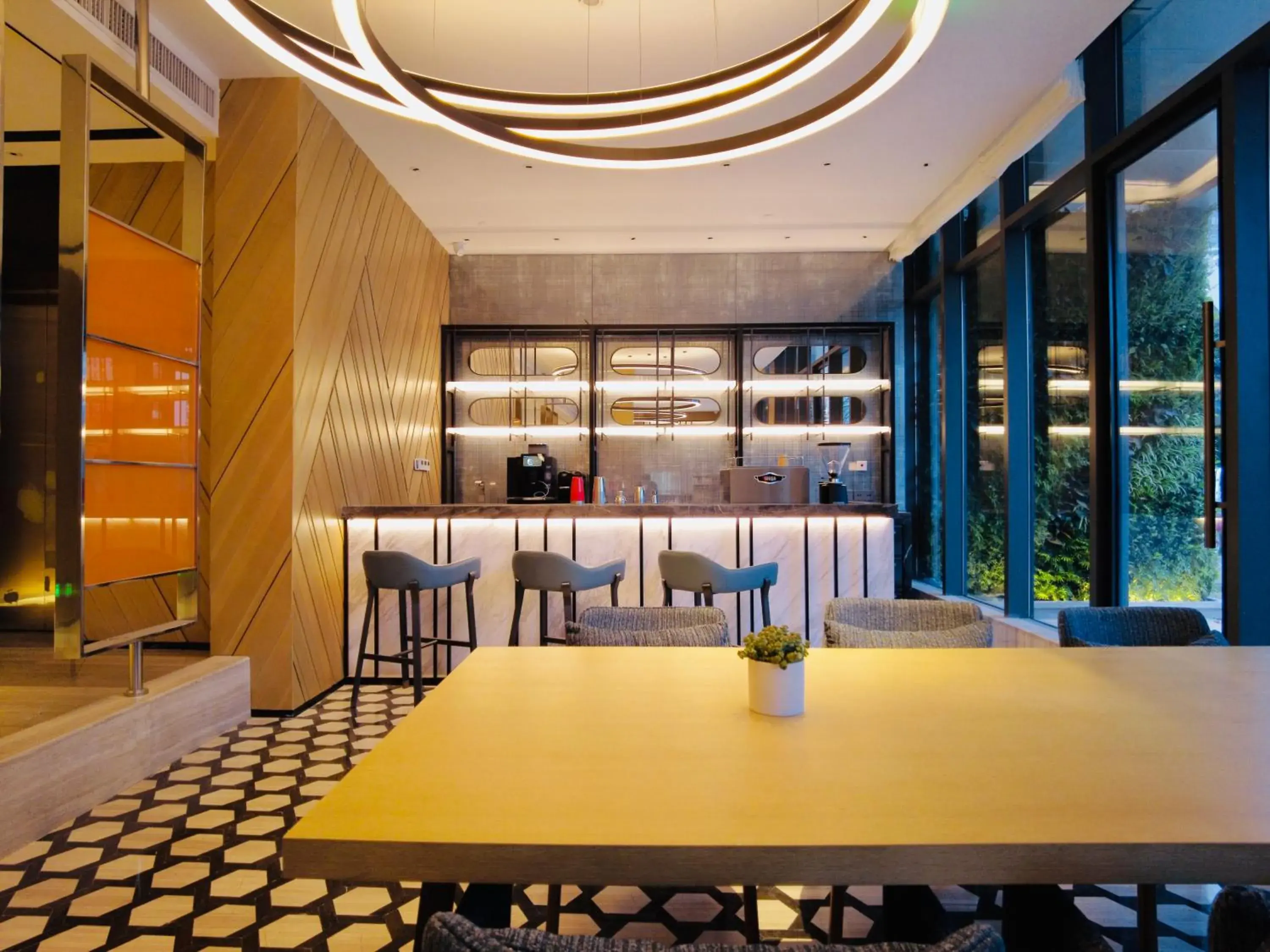 Lounge or bar in EVEN Hotel Shenzhen Nanshan, an IHG Hotel