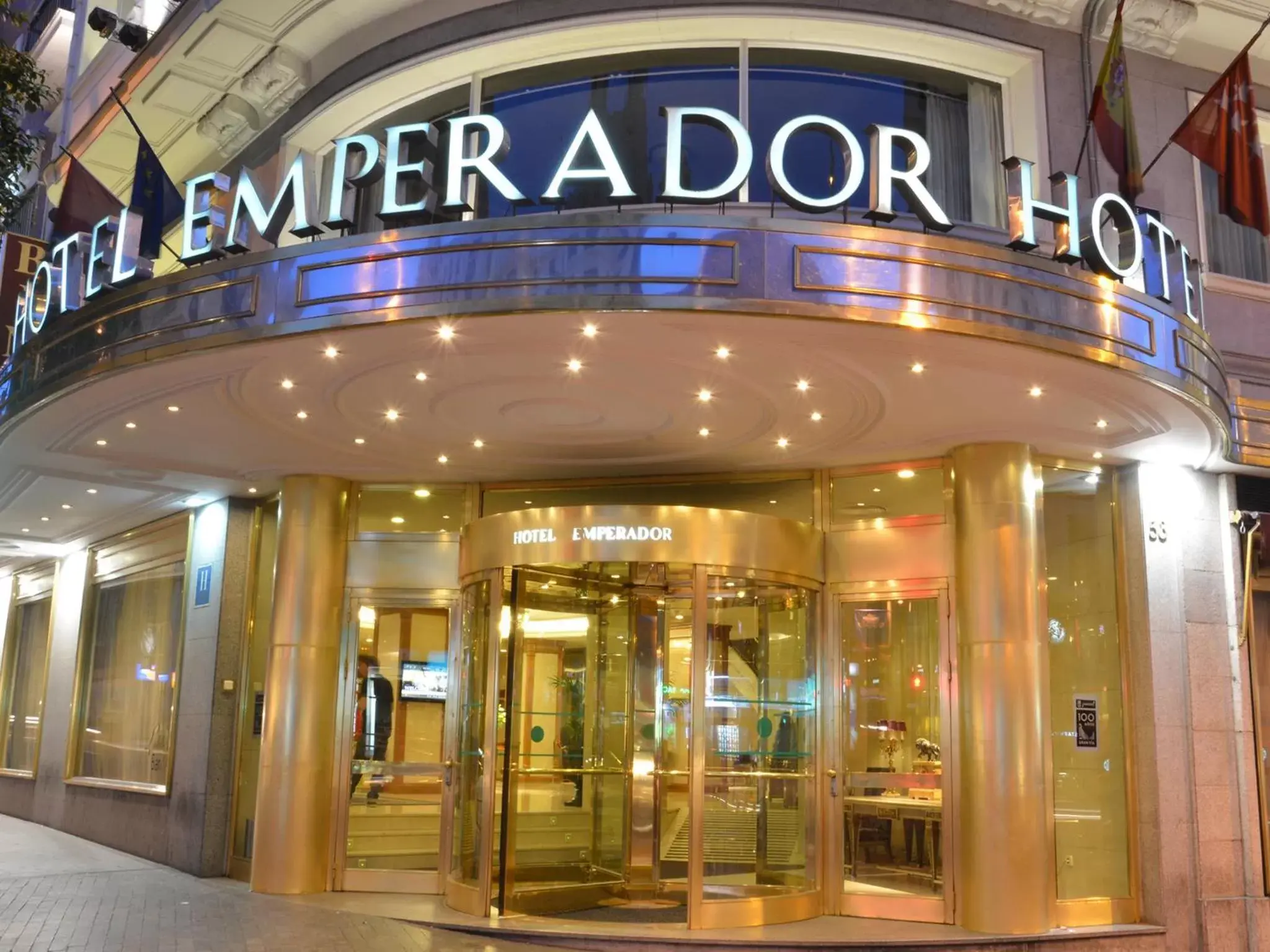 Facade/entrance in Emperador