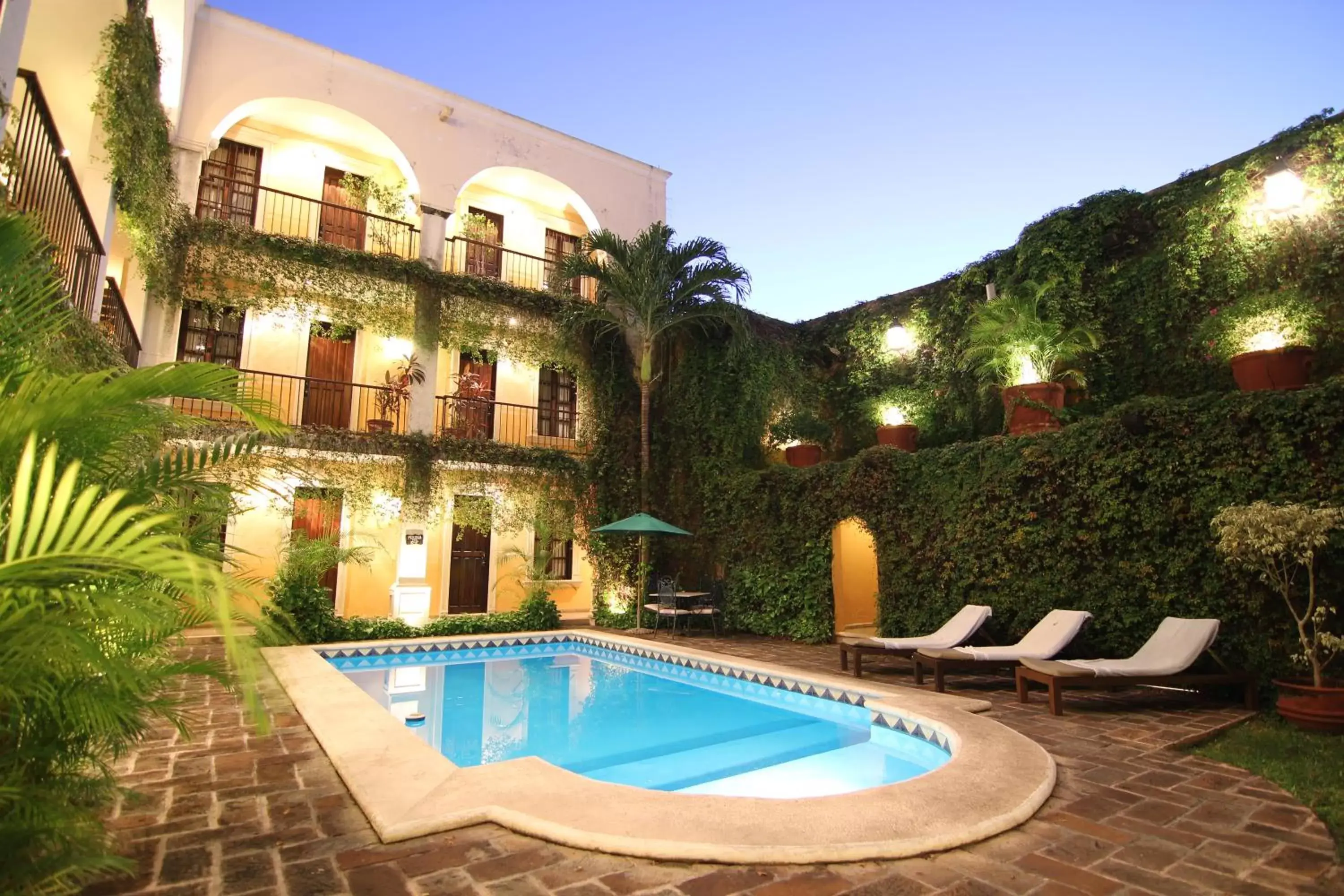 Swimming pool, Property Building in Hotel Boutique La Mision De Fray Diego