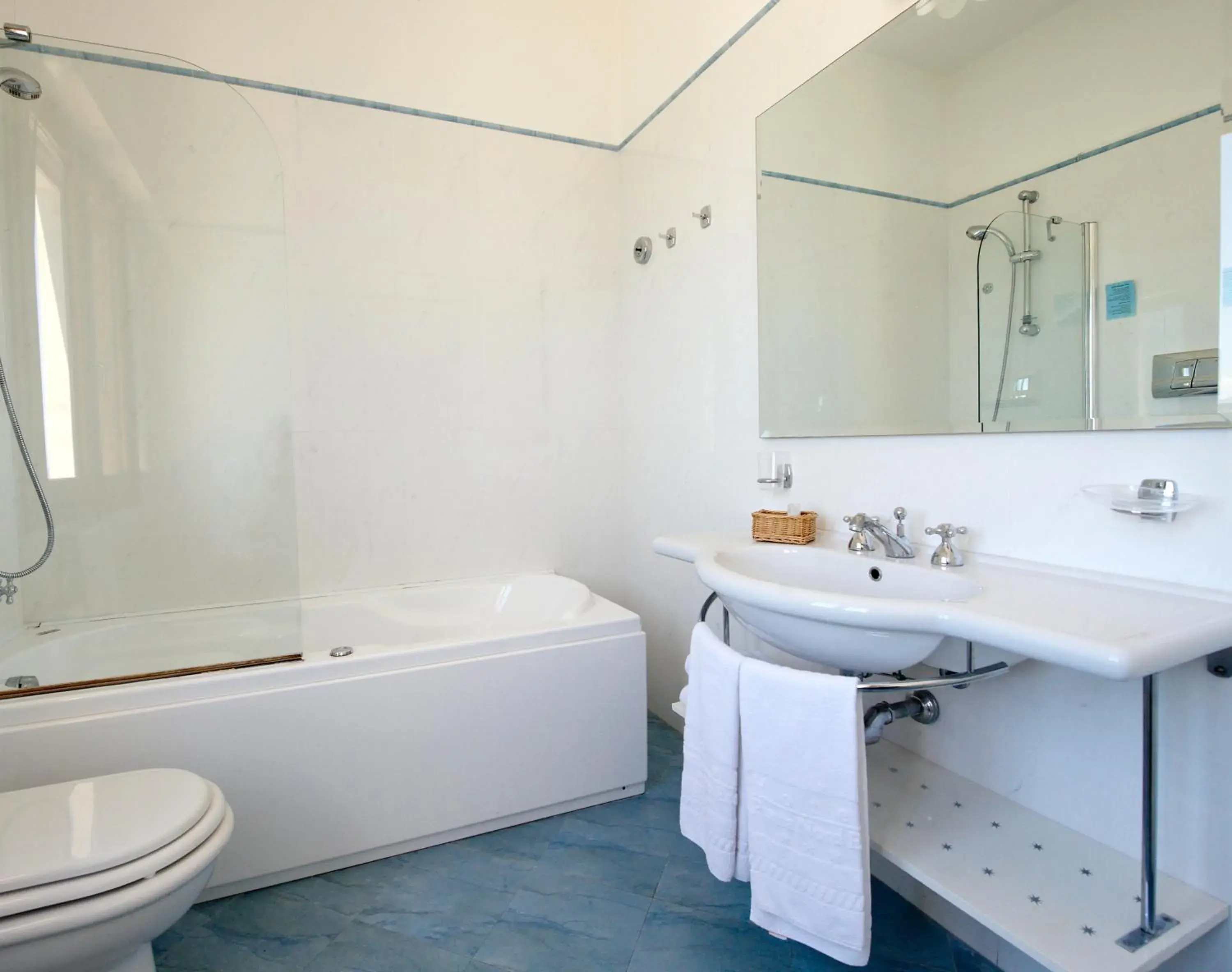 Bathroom in Hotel Punta Nord Est